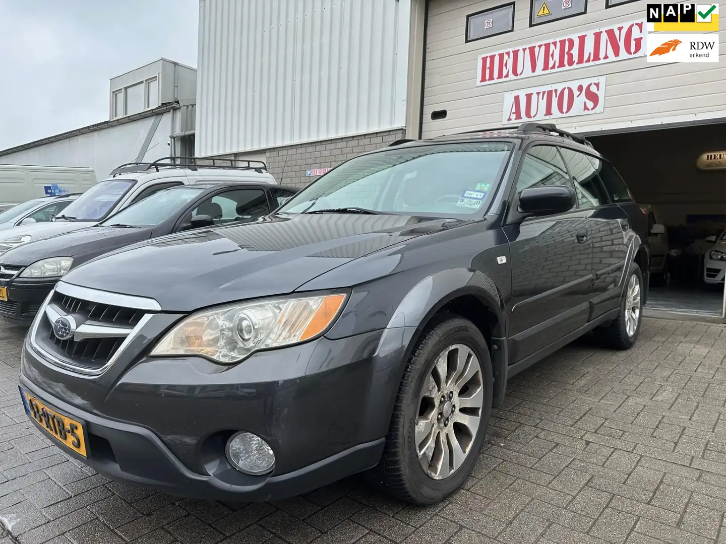 Subaru OUTBACK 2.5i Executive AUTOMAAT NAVI siva - 1