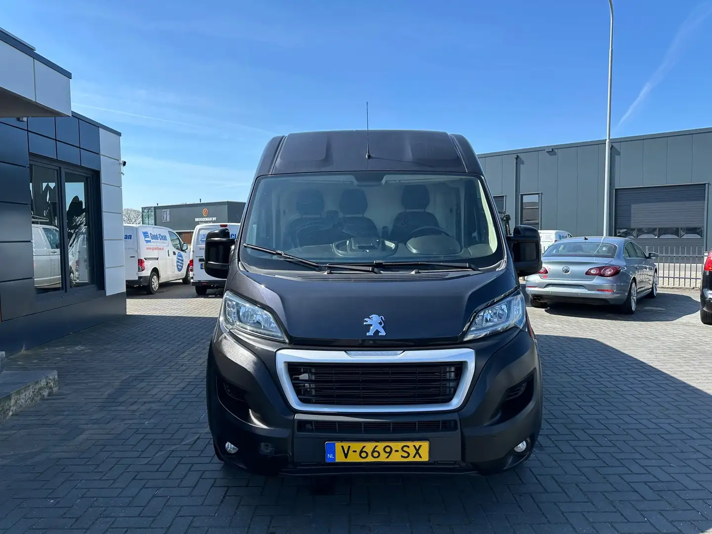 Peugeot Boxer 330 2.0 HDI L2H2 ECC/Zwart/Navi/2018/130Pk Noir - 2