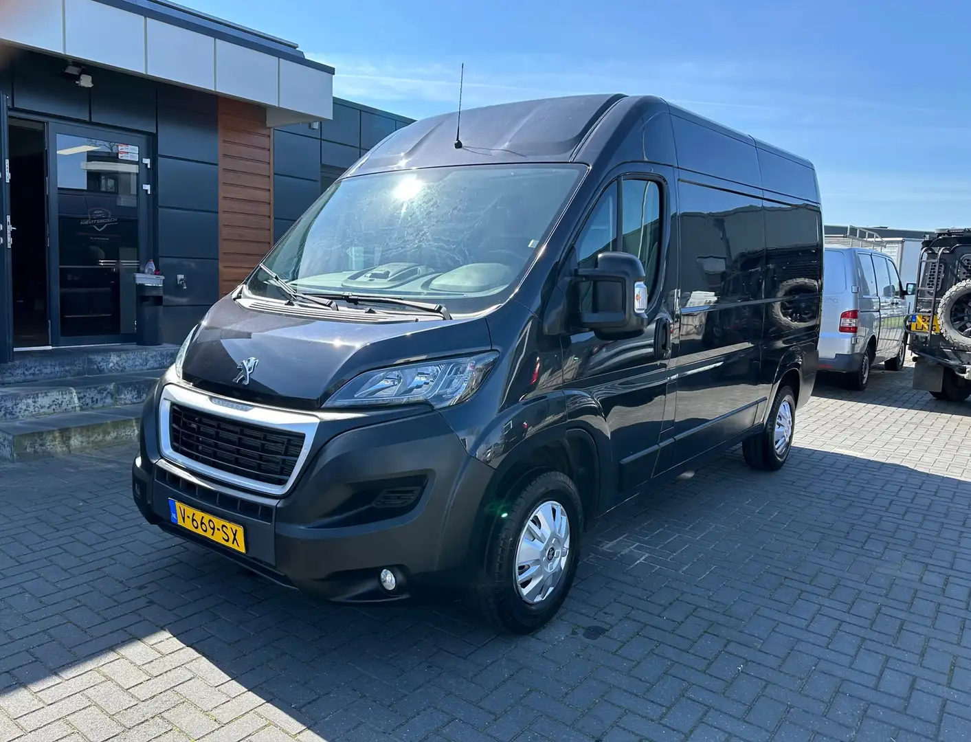 Peugeot Boxer 330 2.0 HDI L2H2 ECC/Zwart/Navi/2018/130Pk Noir - 1