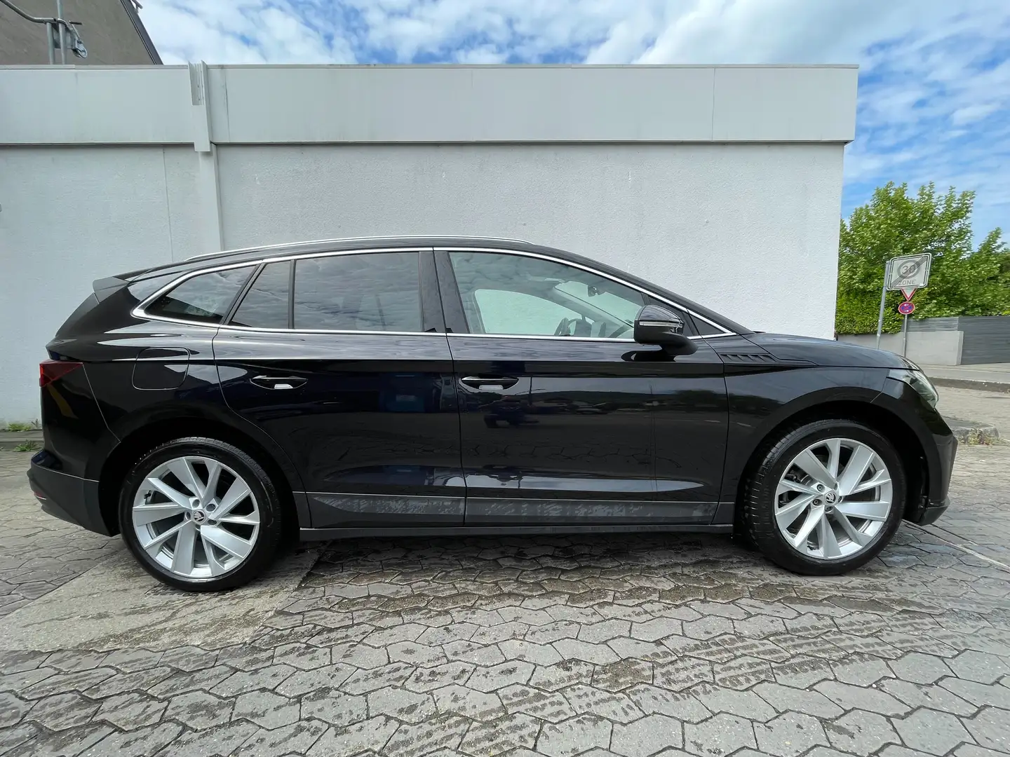 Skoda Enyaq iV 80 Navi, 8-fach, 82kWh, Kamera, Klima Schwarz - 2