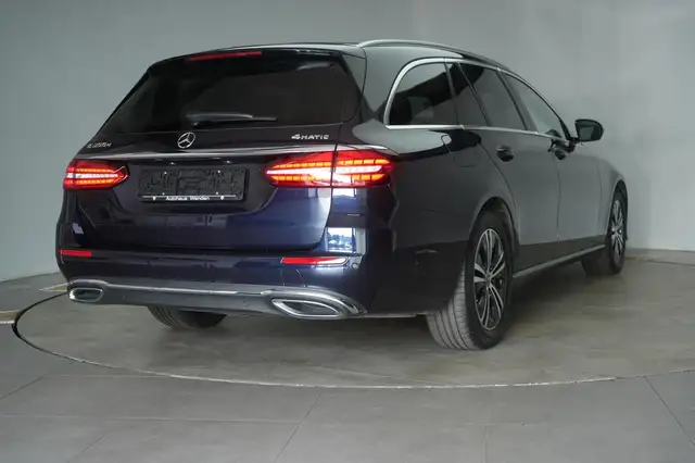 Mercedes-Benz E-Class view 4