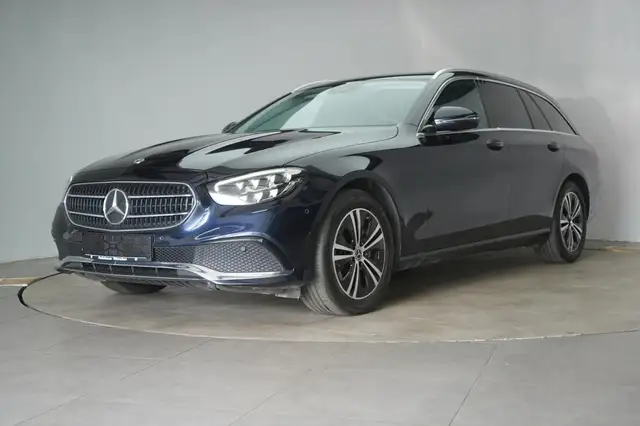 Mercedes-Benz E-Class view 3