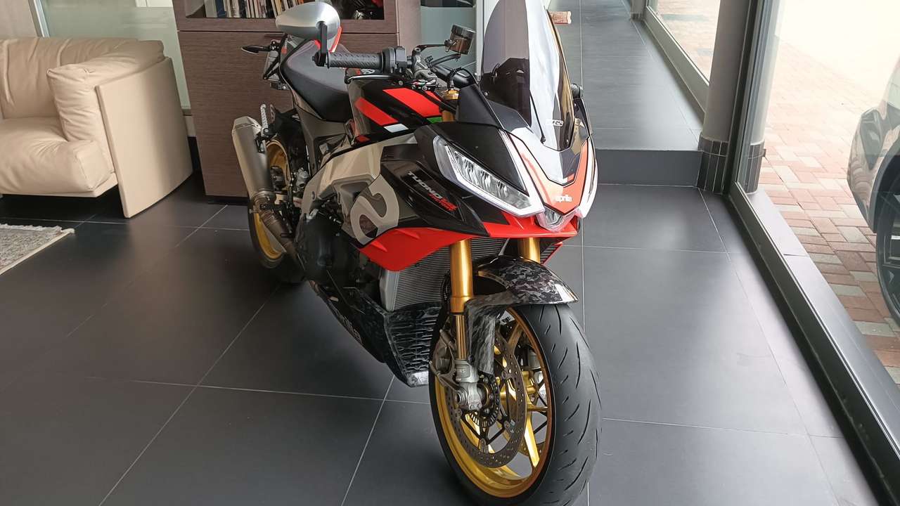 Aprilia Tuono tuono v4 1100