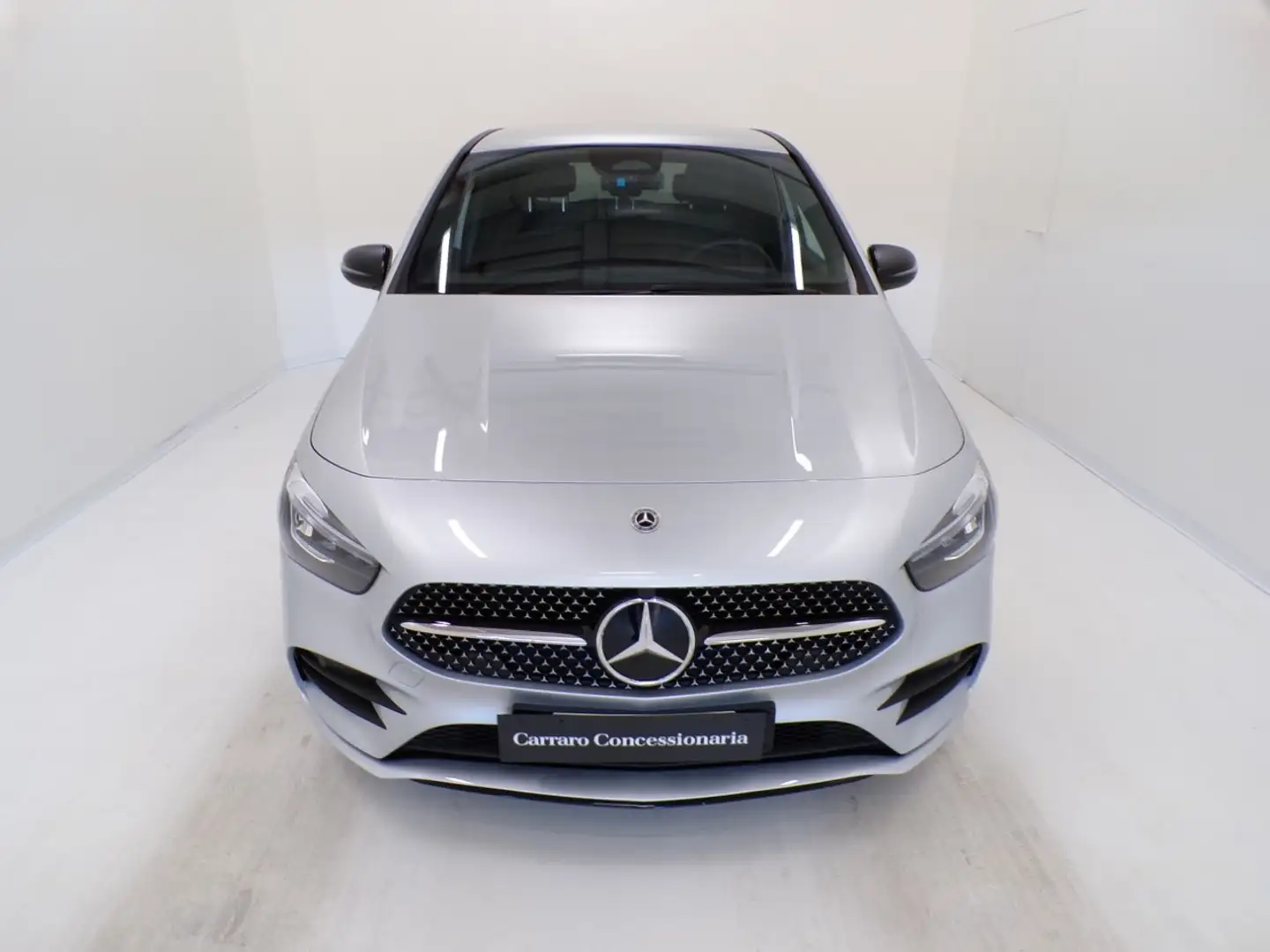 Mercedes-Benz B 180 - B 180 d AMG Line Advanced Plus auto Srebrny - 2