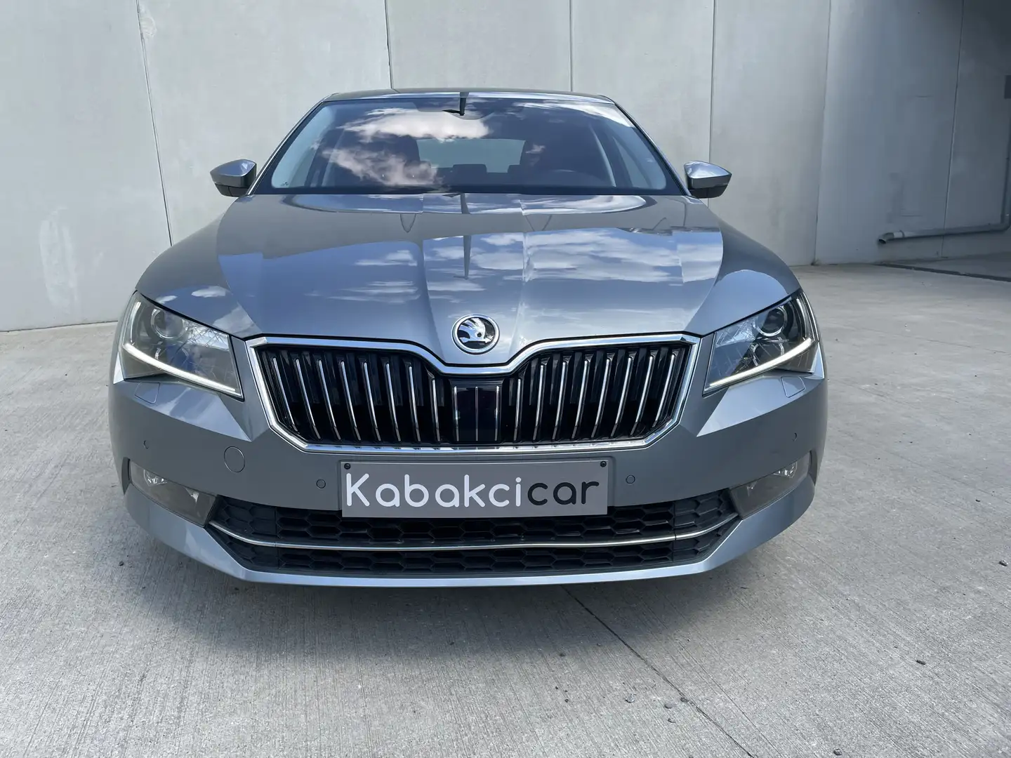 Skoda Superb 1.6 TDI DSG Ambition/CAMERA/GPS/SIEGES CHAUFFANTS! Grijs - 2