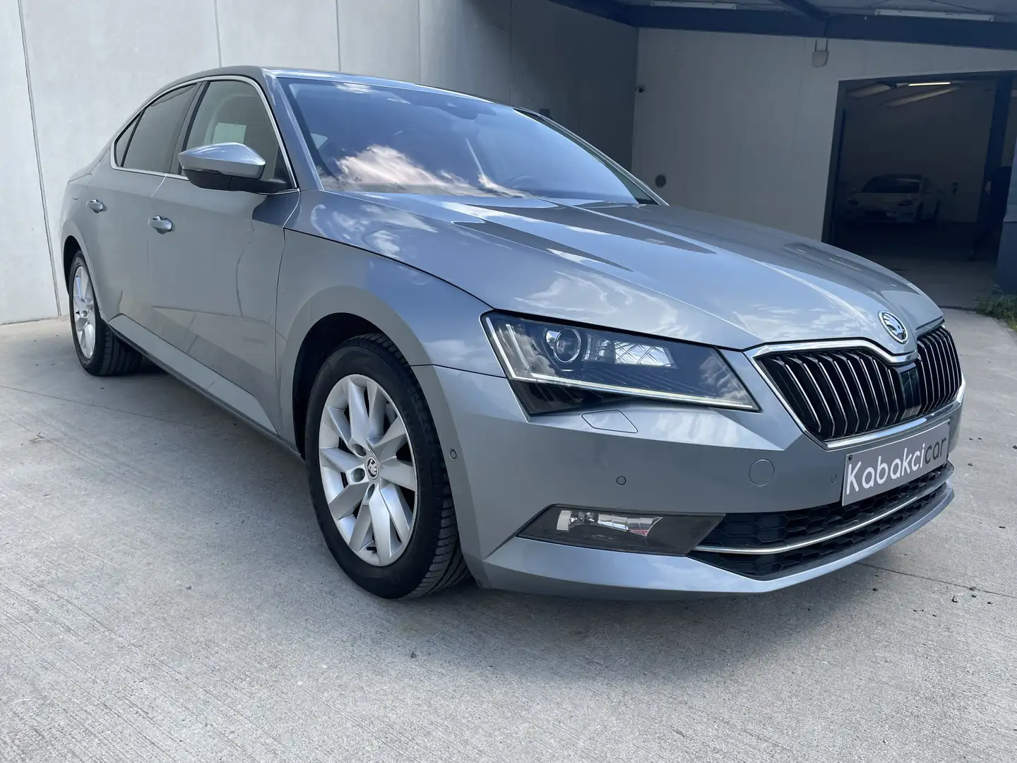 Skoda Superb 1.6 TDI DSG Ambition/CAMERA/GPS/SIEGES CHAUFFANTS! Grijs - 1