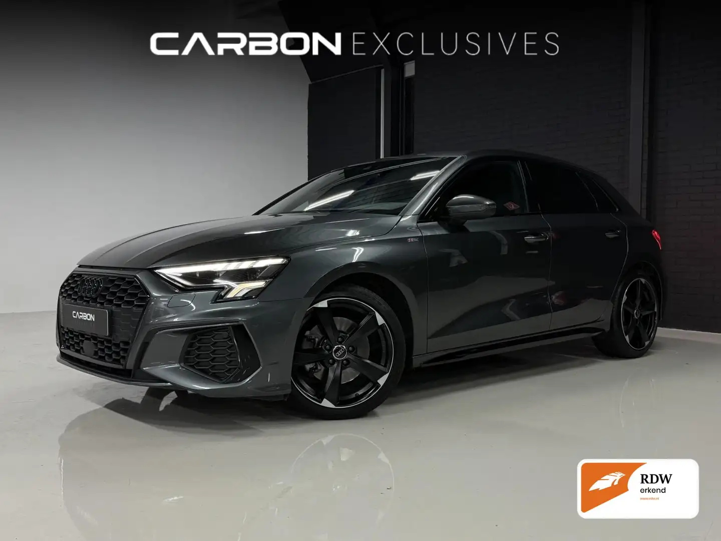 Audi A3 Sportback 35 TFSI | NL | Matrix | CarPlay | Dealer Grijs - 1