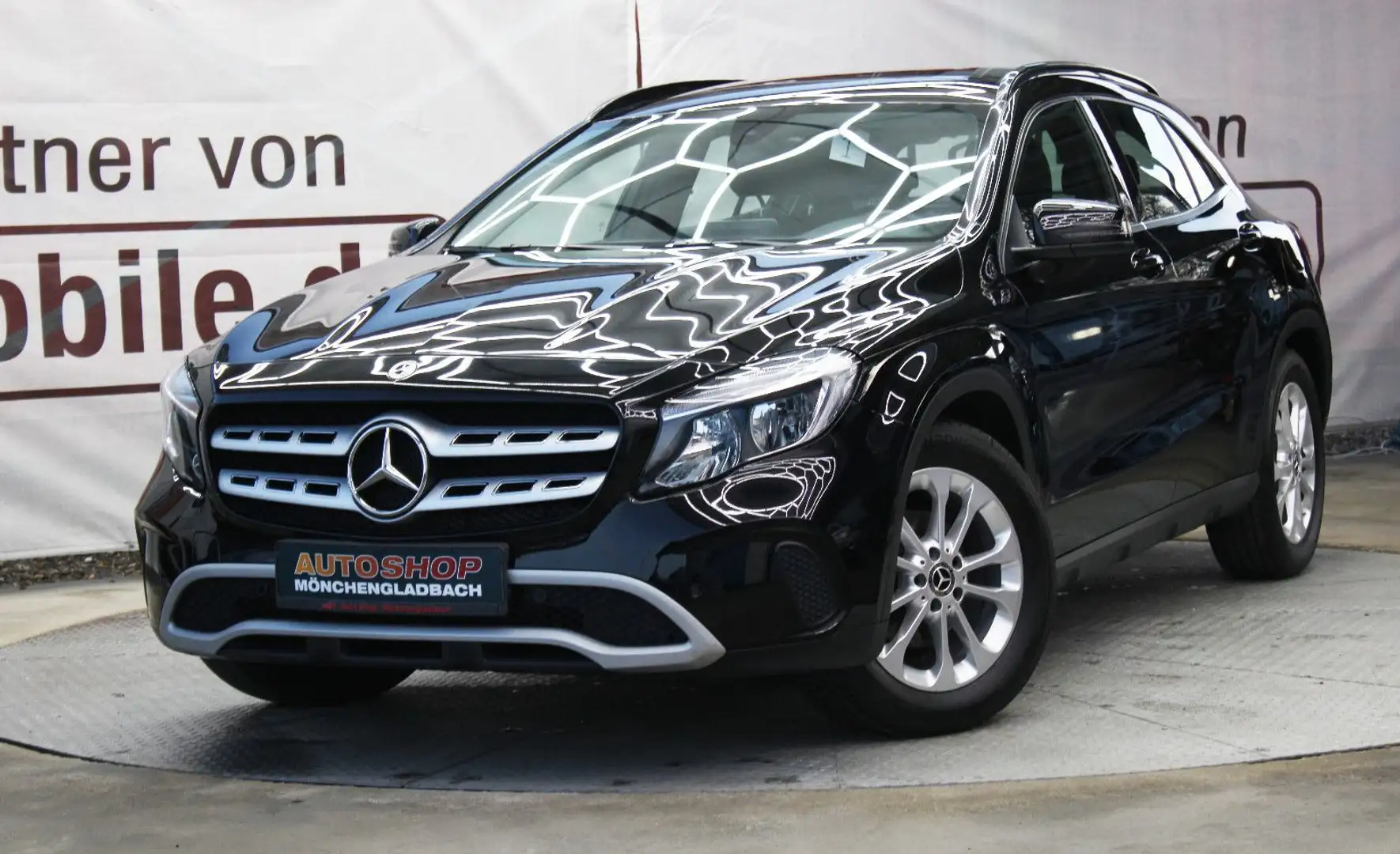 Mercedes-Benz GLA 180 *Tüv&Inspektion Neu*Navi*62.Tkm*Leder* Schwarz - 1