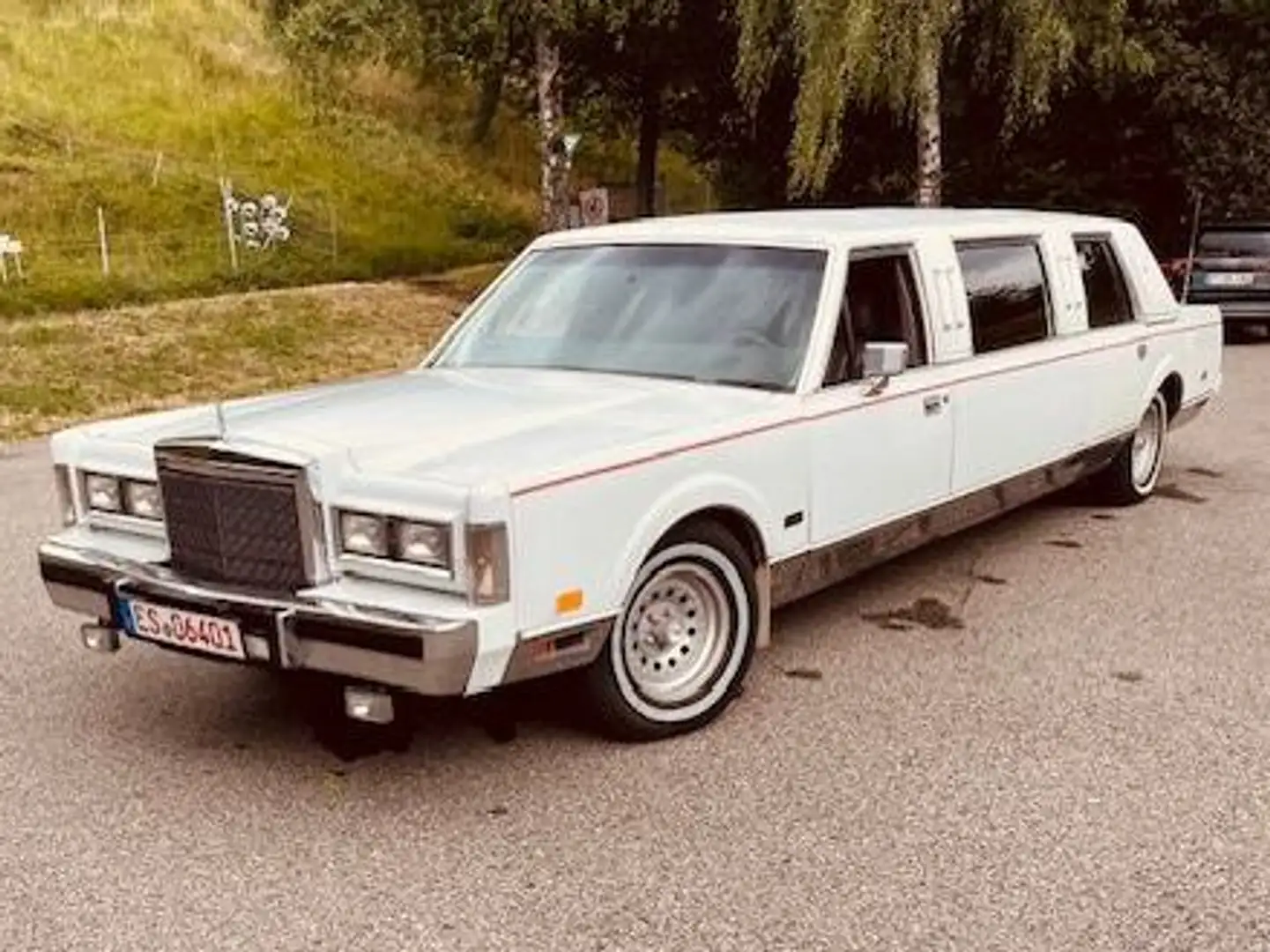 Lincoln Town Car STRETCH LIMO Blanc - 2