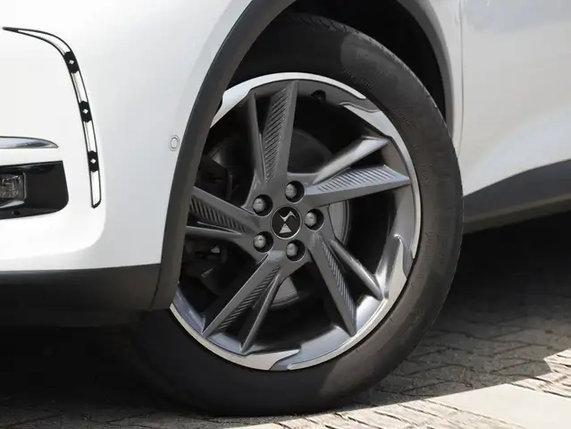 DS Automobiles DS 7 Crossback view 5