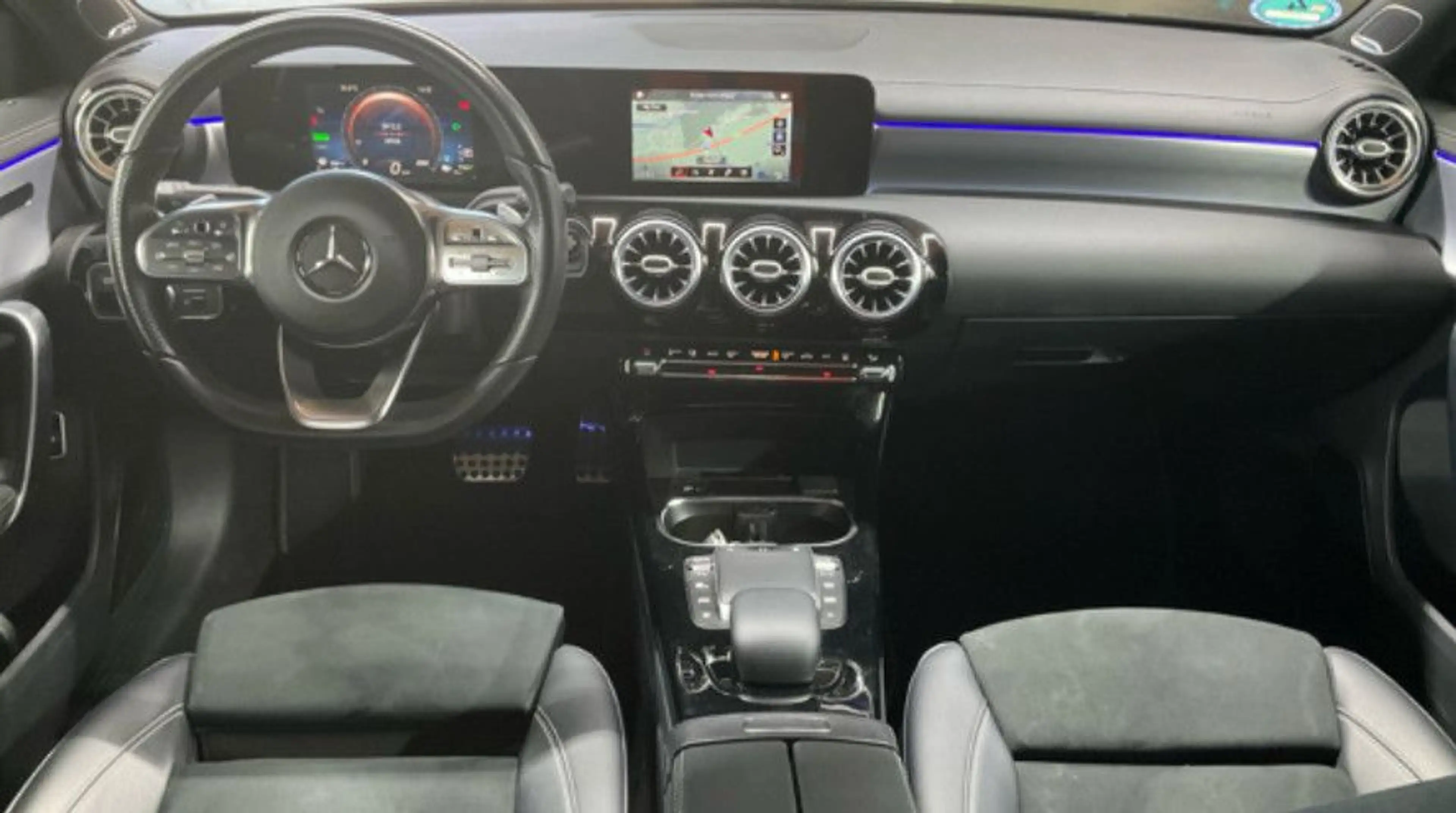 Mercedes-Benz A 250 e EDITION AMG LINE BURMESTER*APPLE.CARPLAY — photo 3