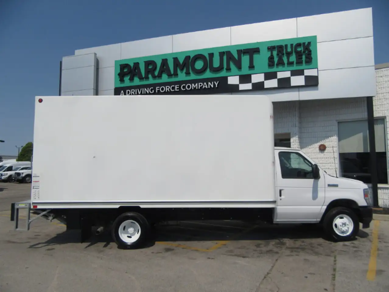 Ford E-450 Super Duty DRW снимка Ford E-450 Super Duty DRW