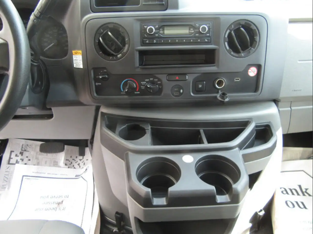 Ford E-450 Super Duty DRW снимка Ford E-450 Super Duty DRW