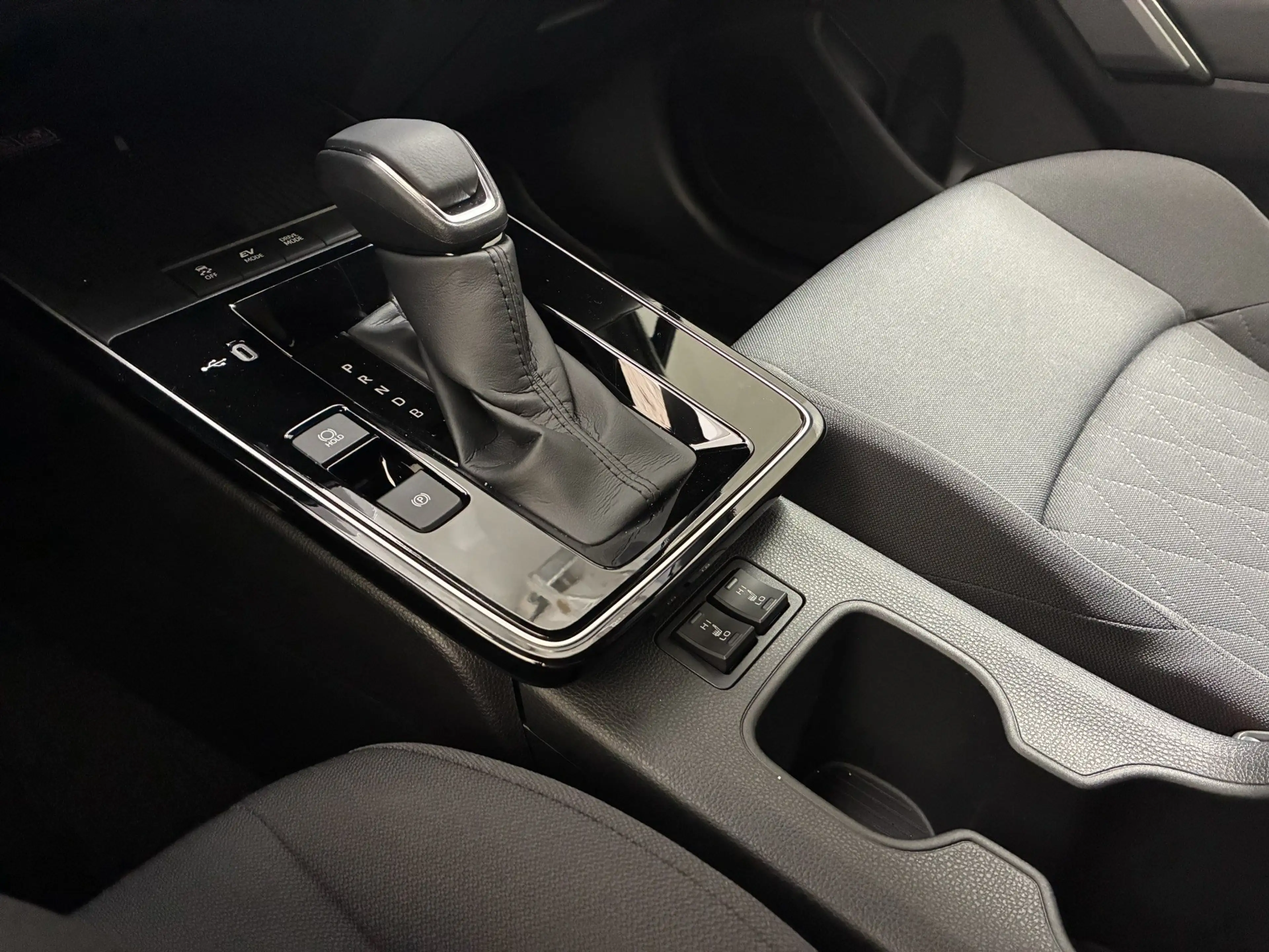 Toyota Corolla Cross 1,8 Hybrid Teamplayer — photo 11