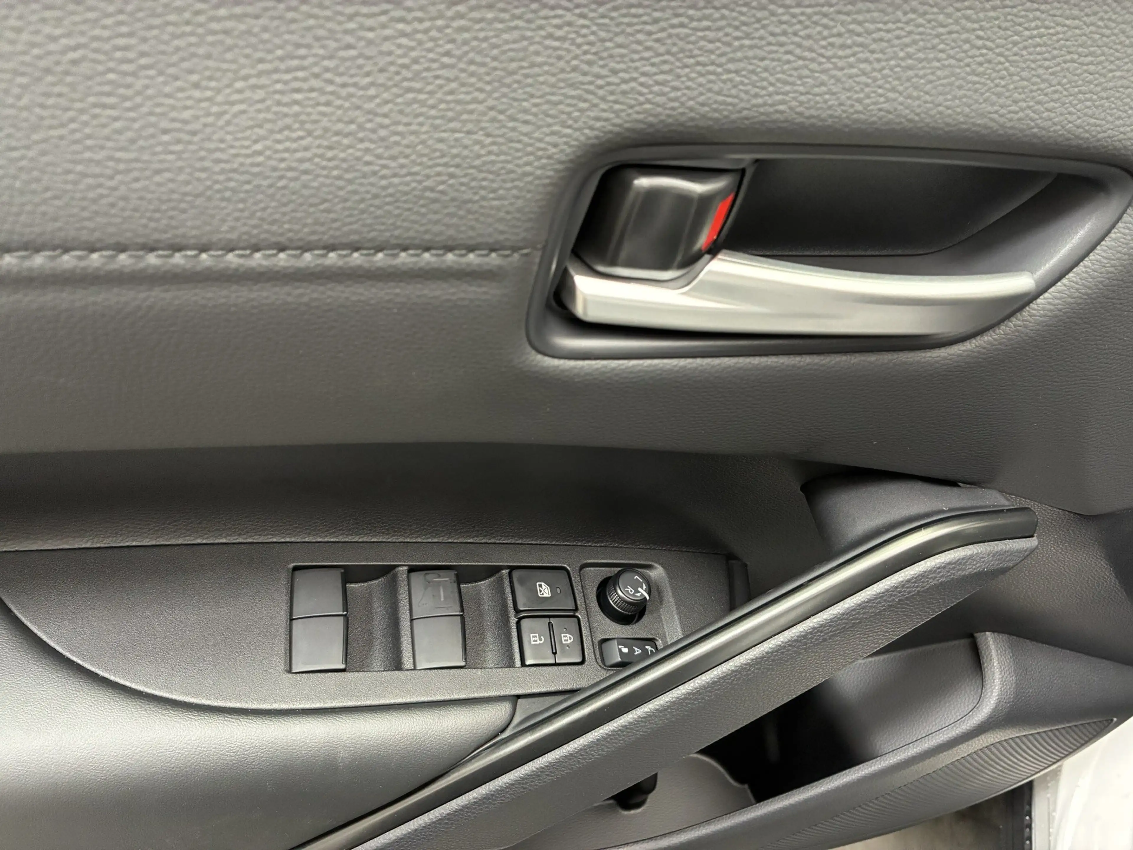 Toyota Corolla Cross 1,8 Hybrid Teamplayer — photo 9