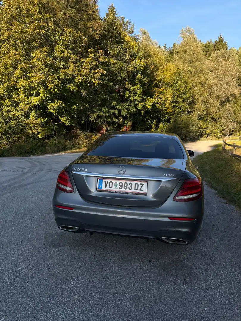 Mercedes-Benz E 220 d 4MATIC Aut. - 2