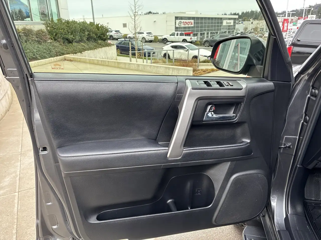 Toyota 4-Runner снимка Toyota 4-Runner