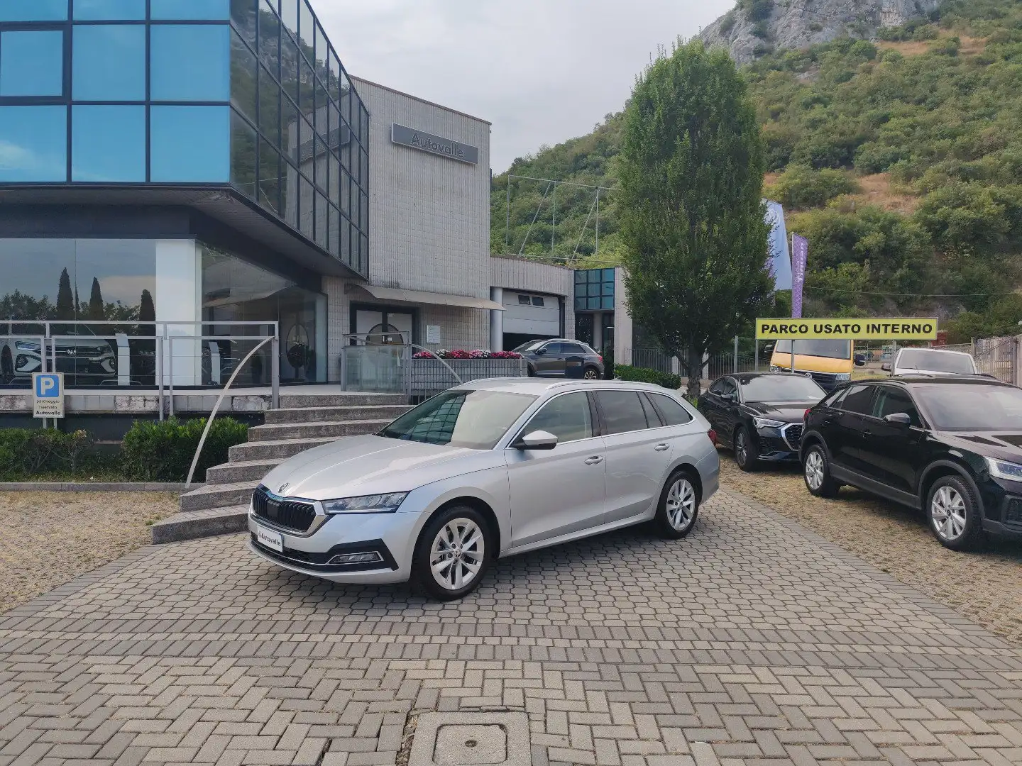 Skoda Octavia 2.0 TDI EVO SCR DSG Wagon Style Silber - 1