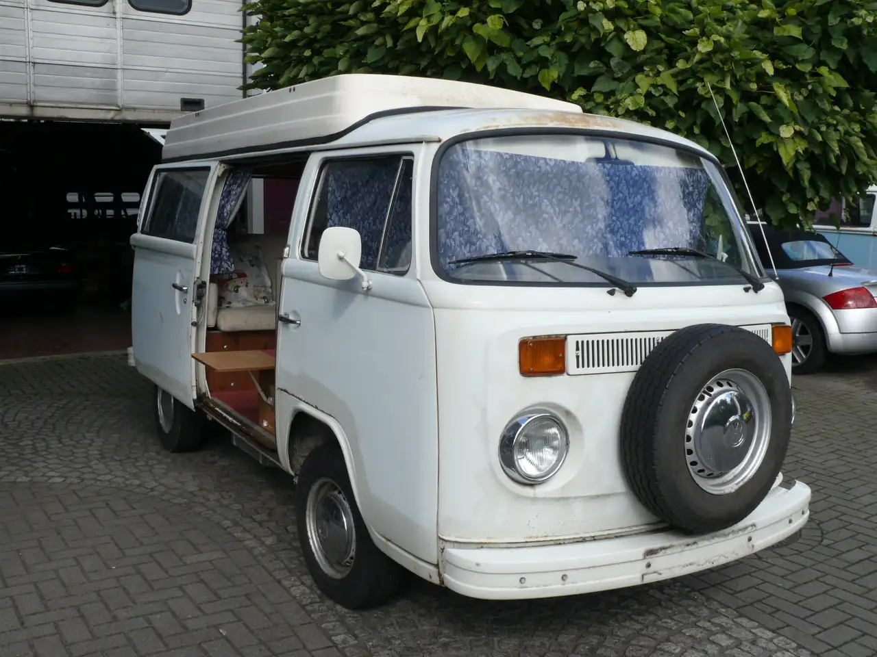 Volkswagen T2 Camper mit Aufstelldach und H Zulassung, foto 9
