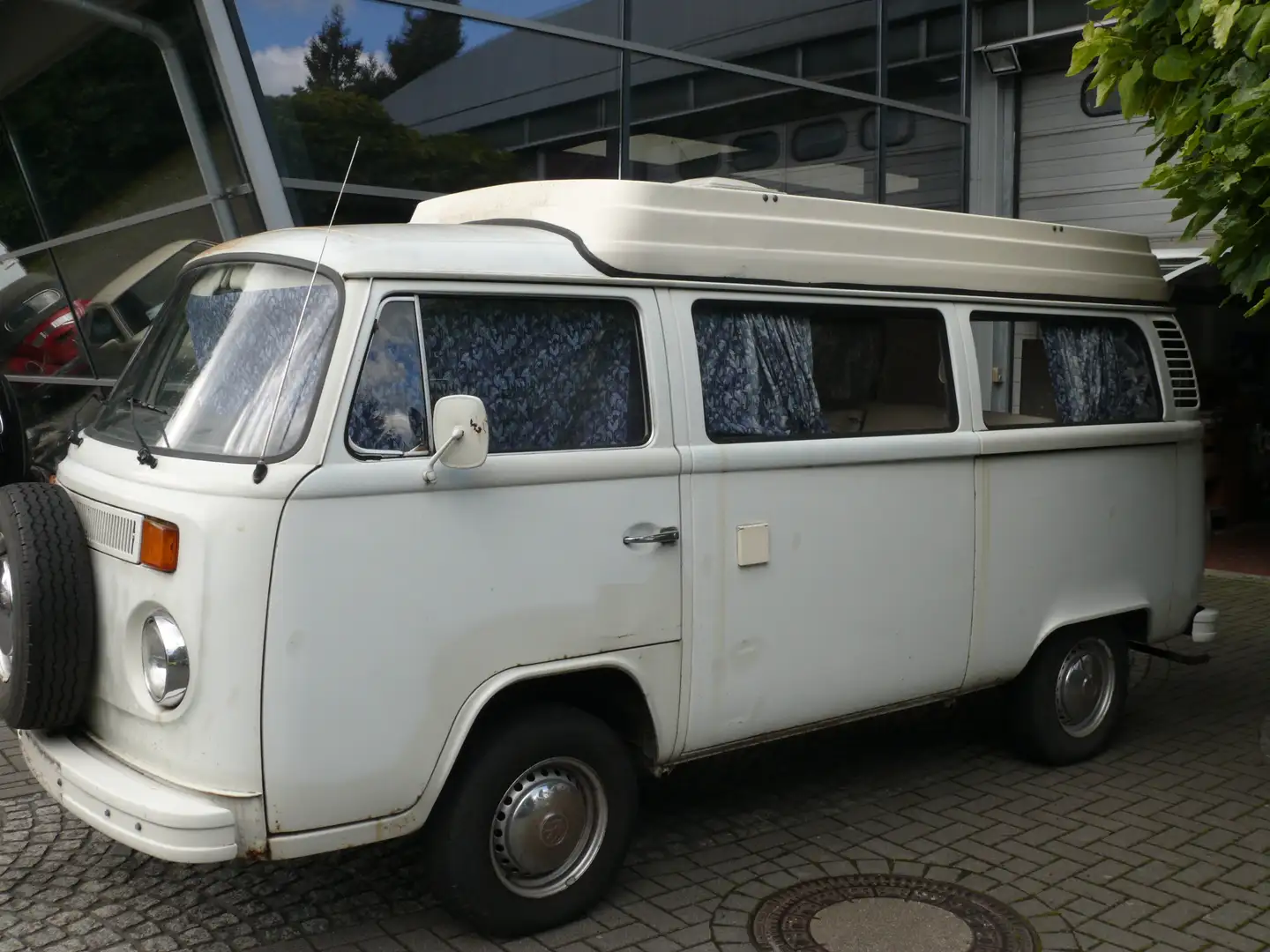 Volkswagen T2 Camper mit Aufstelldach und H Zulassung Weiß - 2