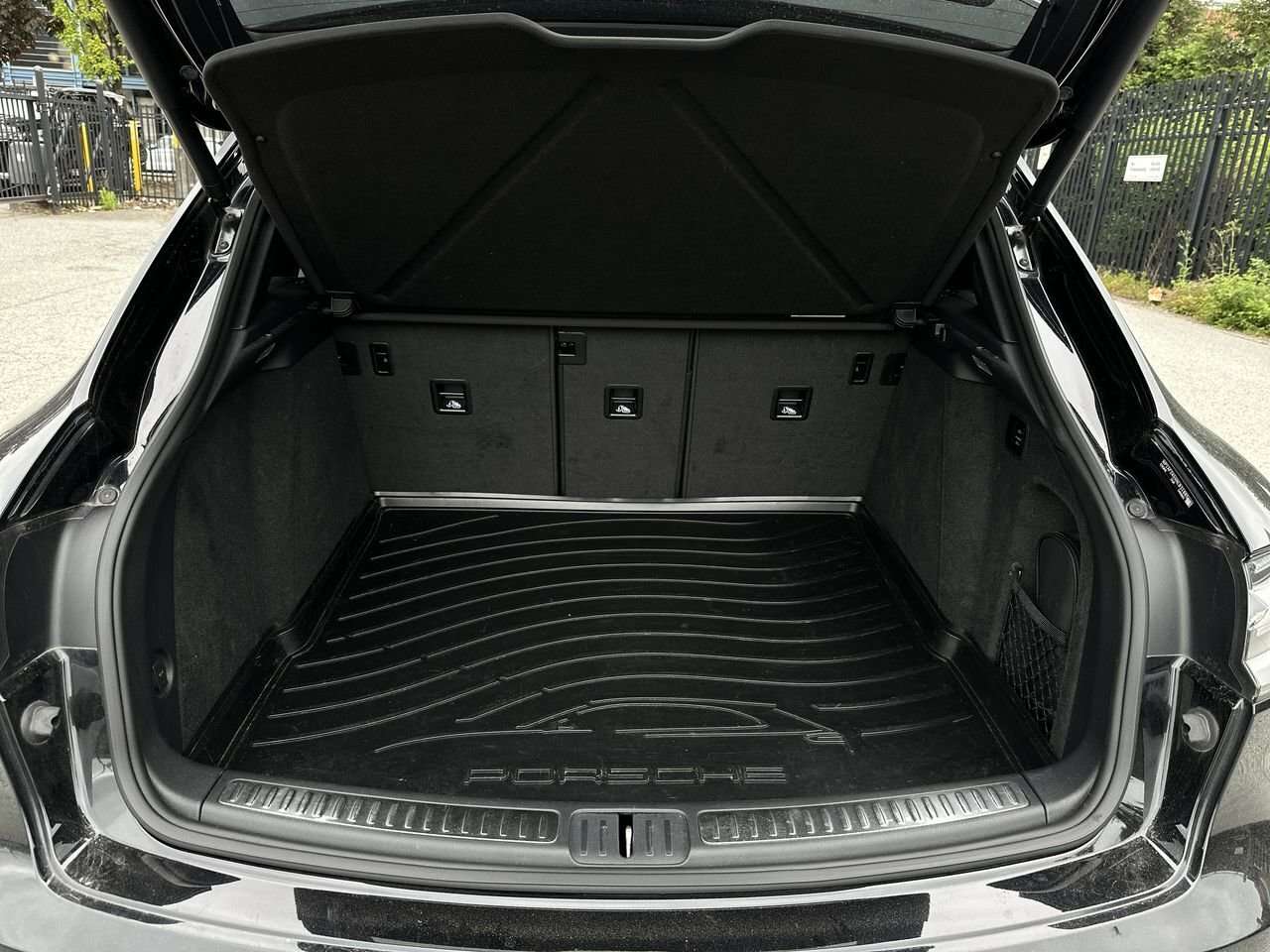2022 Porsche Macan Adaptive Sport Seats! 360 Cameras! Sport Chrono Pa thumb 32