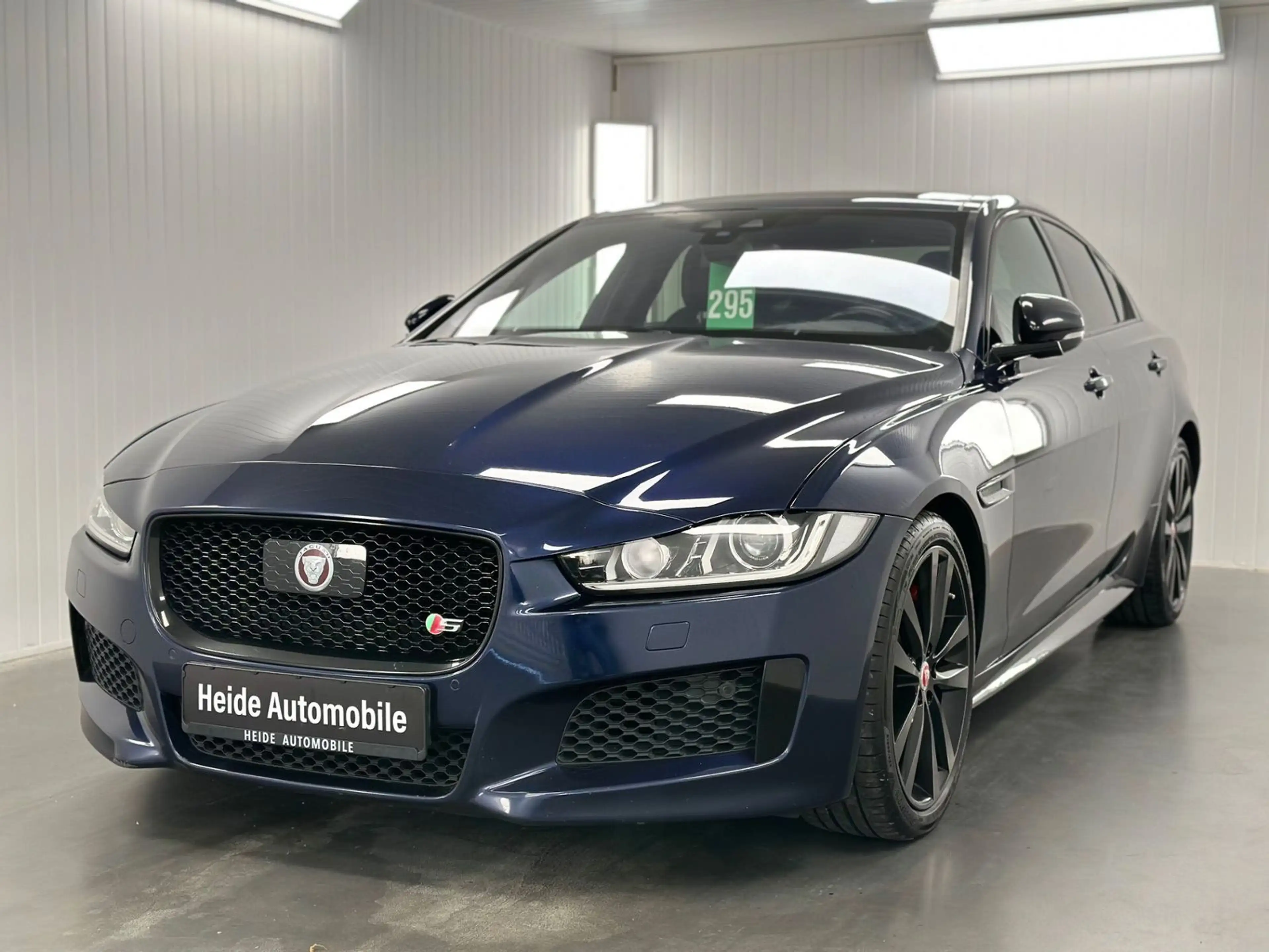 Jaguar XE S 3.0 V6 Kompressor Black Pack Pano 19Zoll