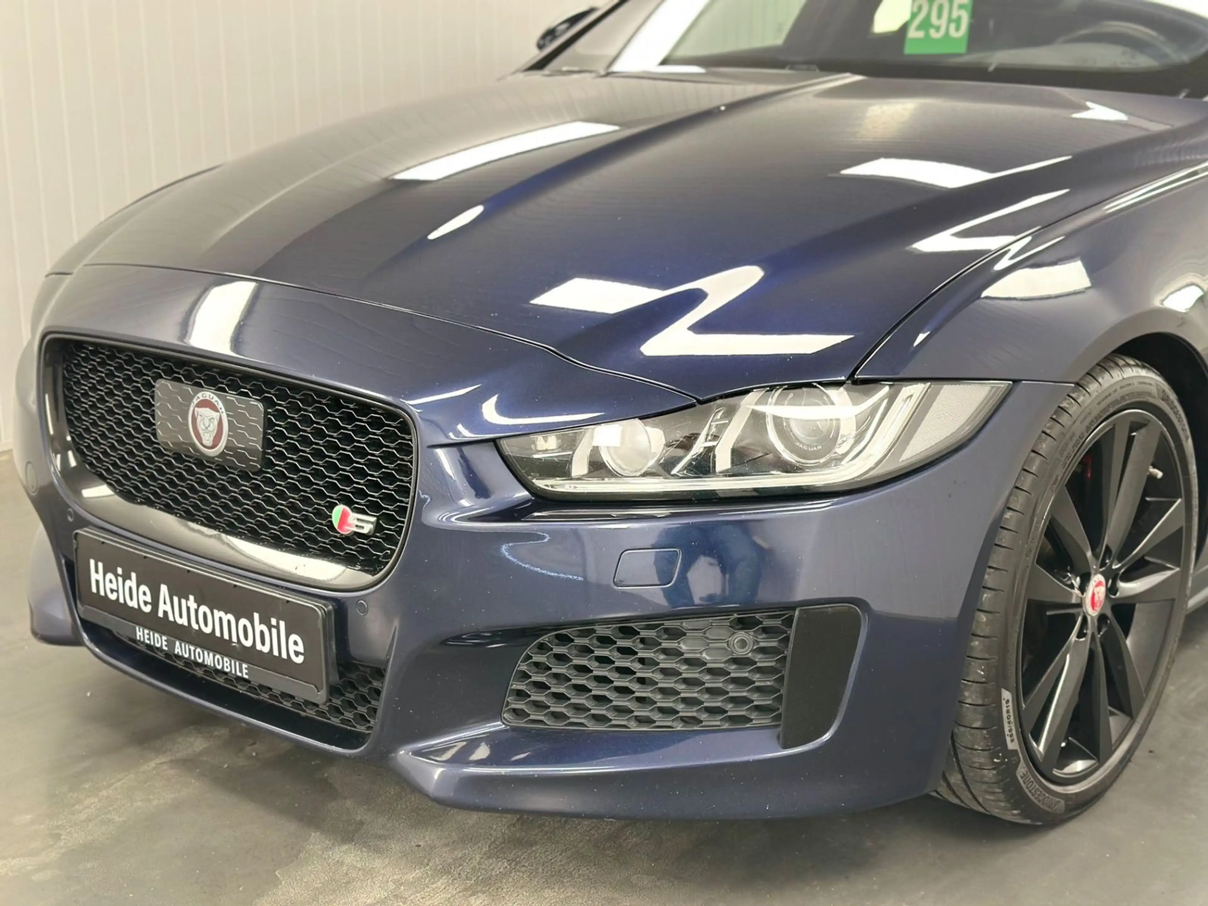 Jaguar XE S 3.0 V6 Kompressor Black Pack Pano 19Zoll — photo 4