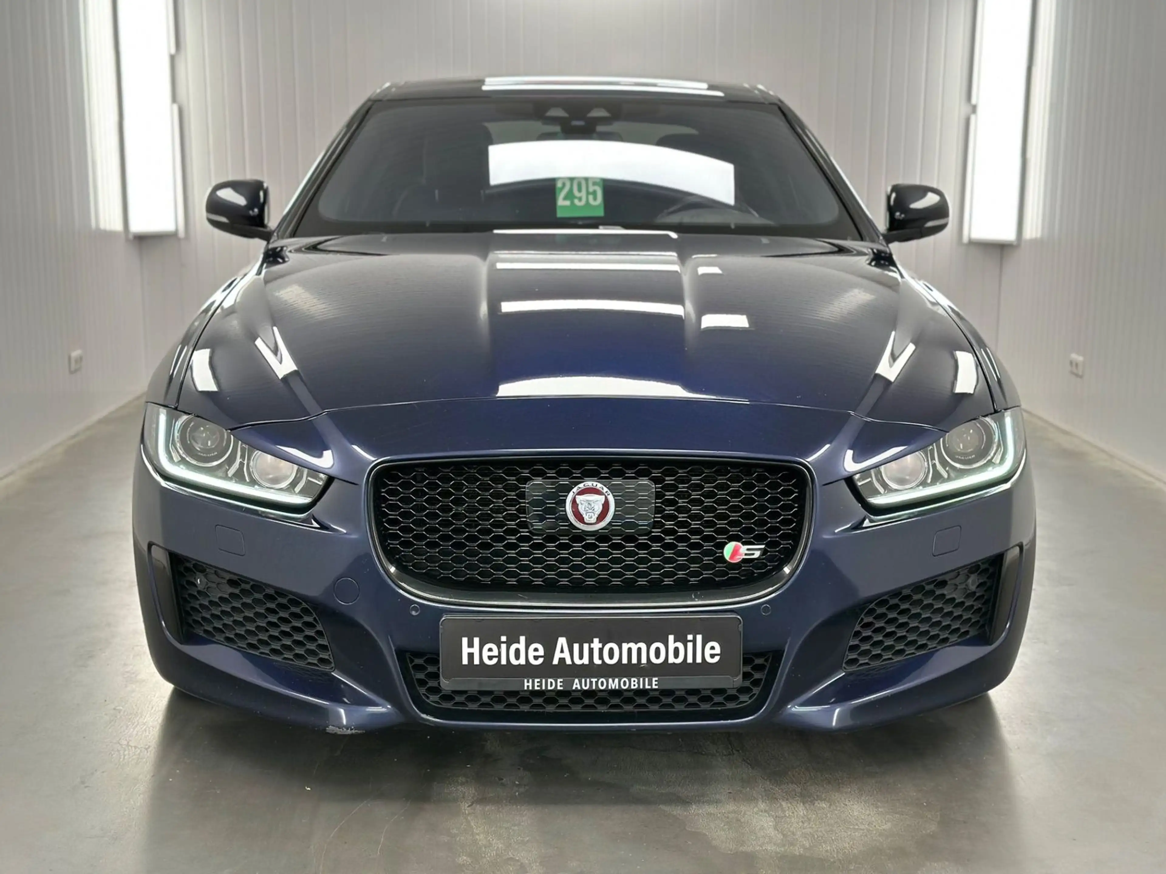 Jaguar XE S 3.0 V6 Kompressor Black Pack Pano 19Zoll — photo 3