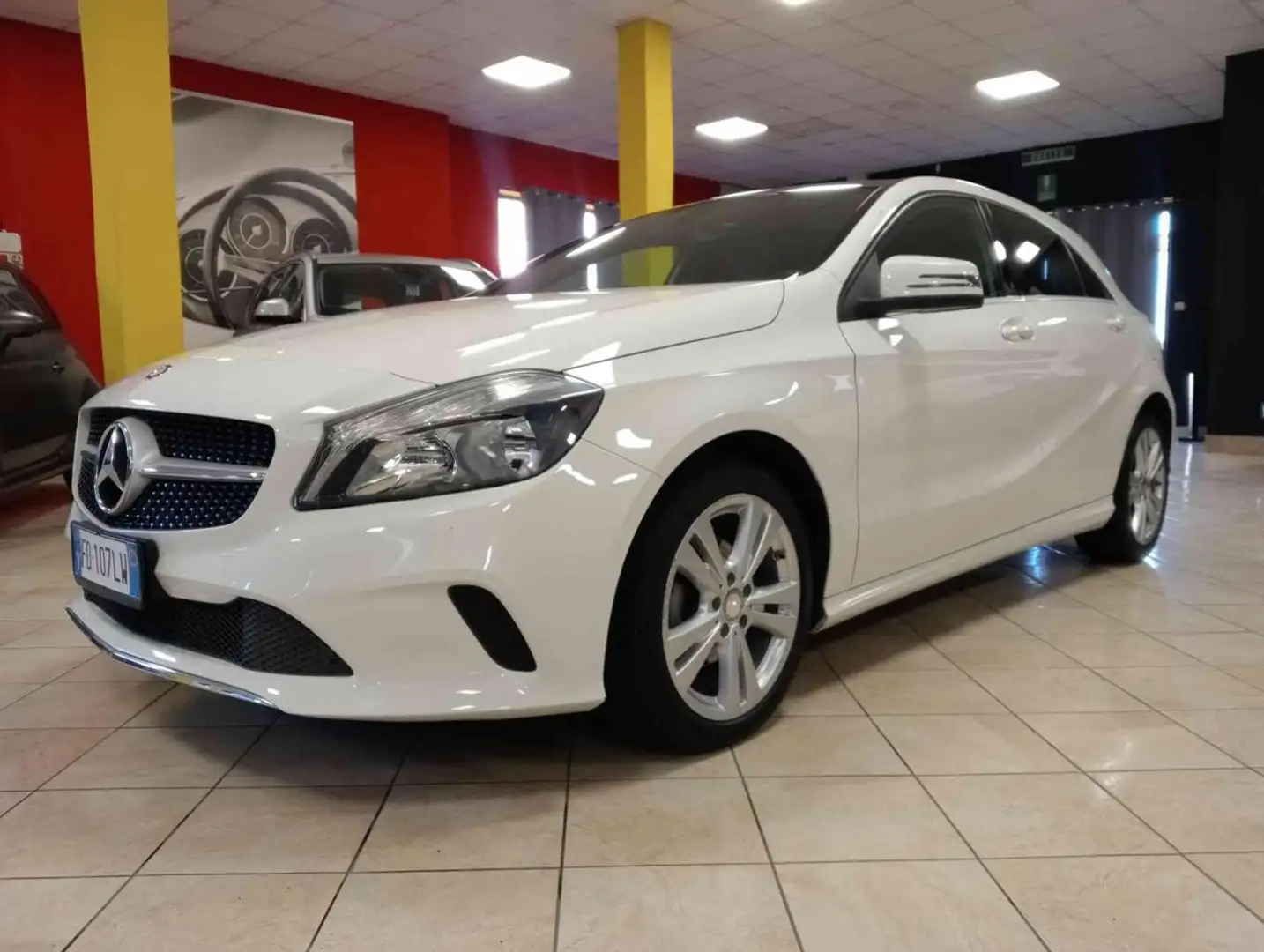 Mercedes-Benz A 180 d Sport ** TETTO PANO ** Bianco - 1