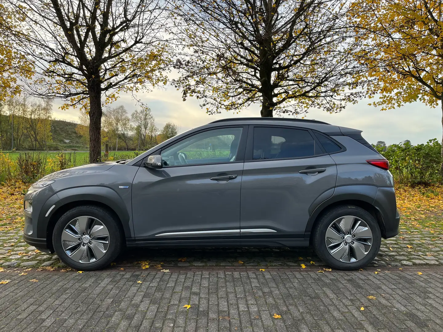 Hyundai KONA 64 kWh (204HP) Sky, Full option Grijs - 2