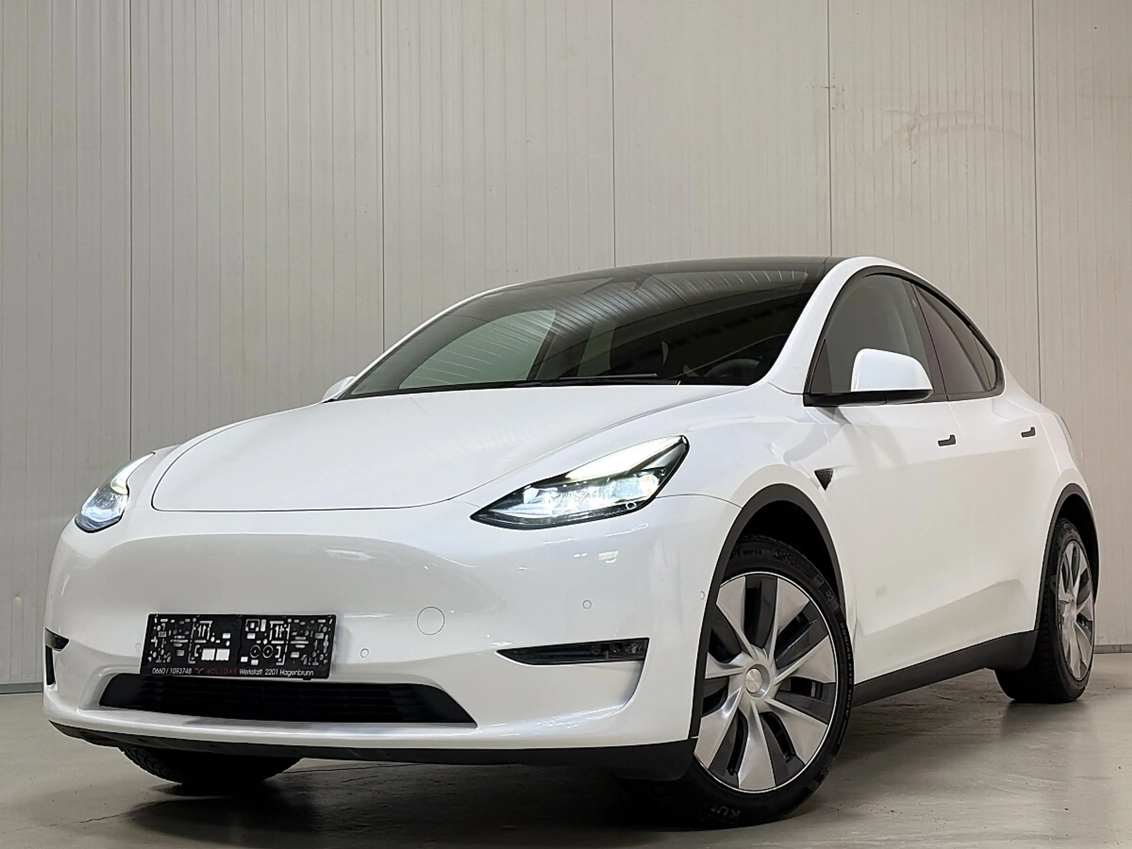 Tesla Model Y Long Range AWD 75kWh — photo 3