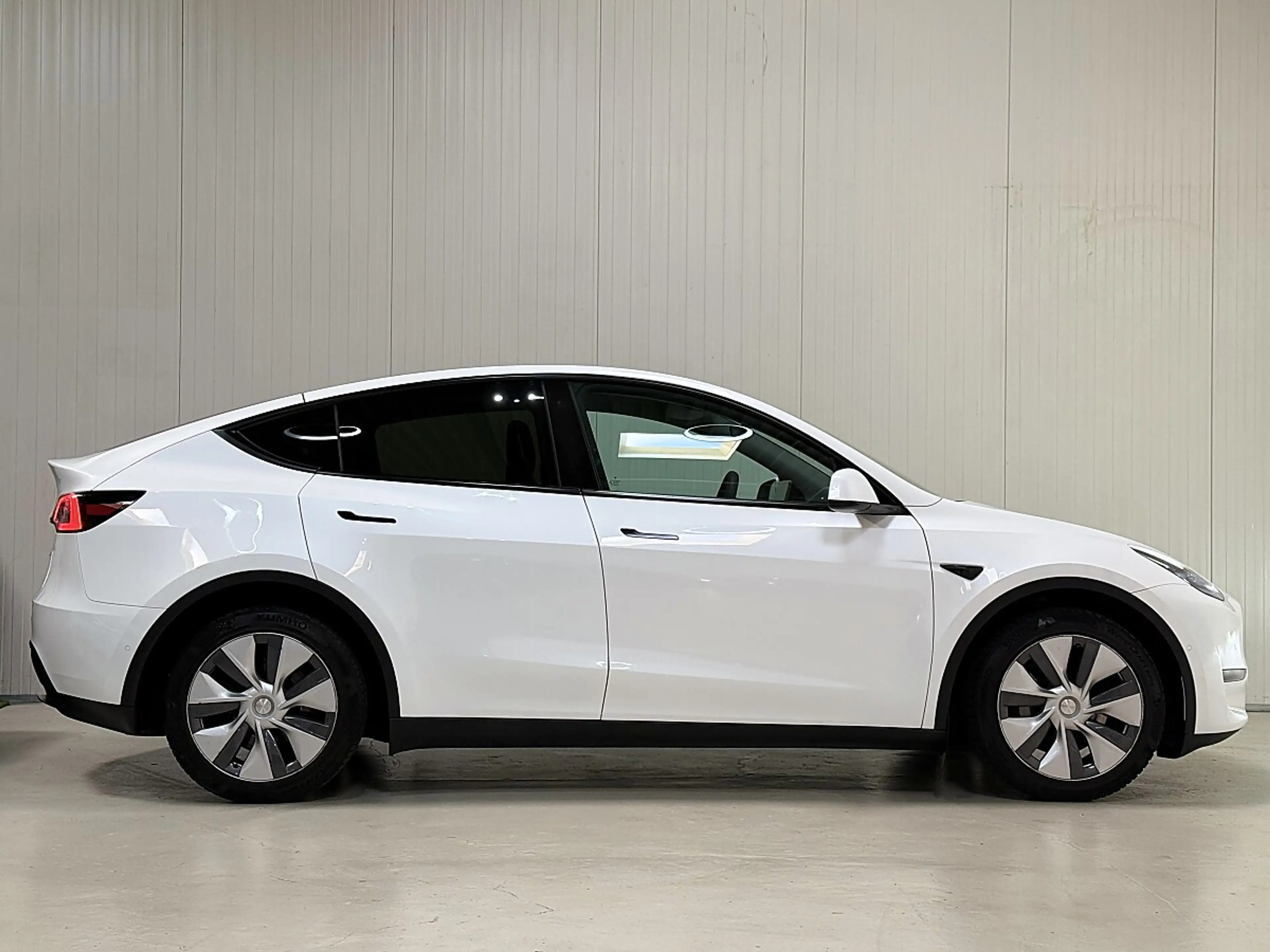 Tesla Model Y Long Range AWD 75kWh — photo 12