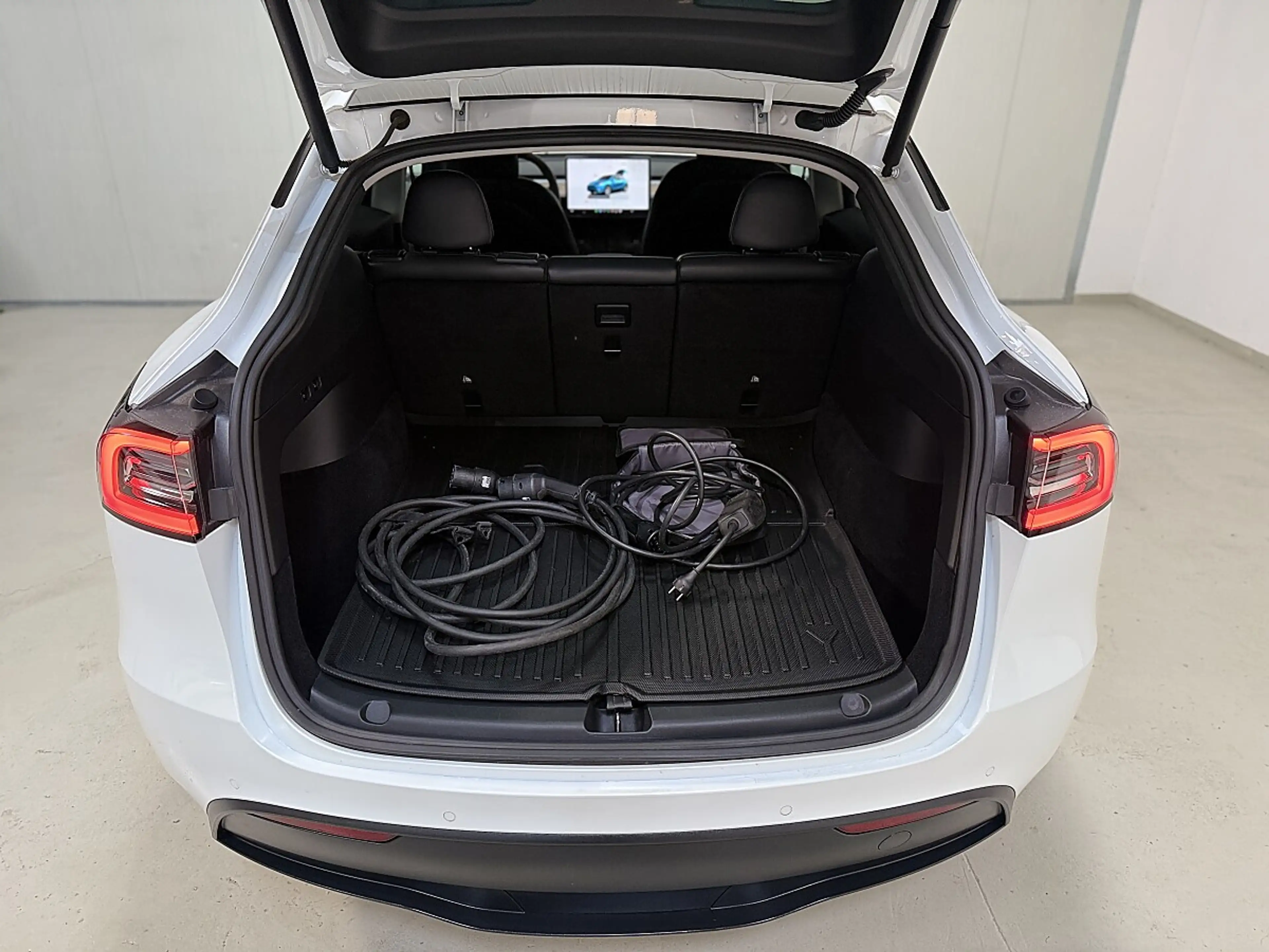 Tesla Model Y Long Range AWD 75kWh — photo 15