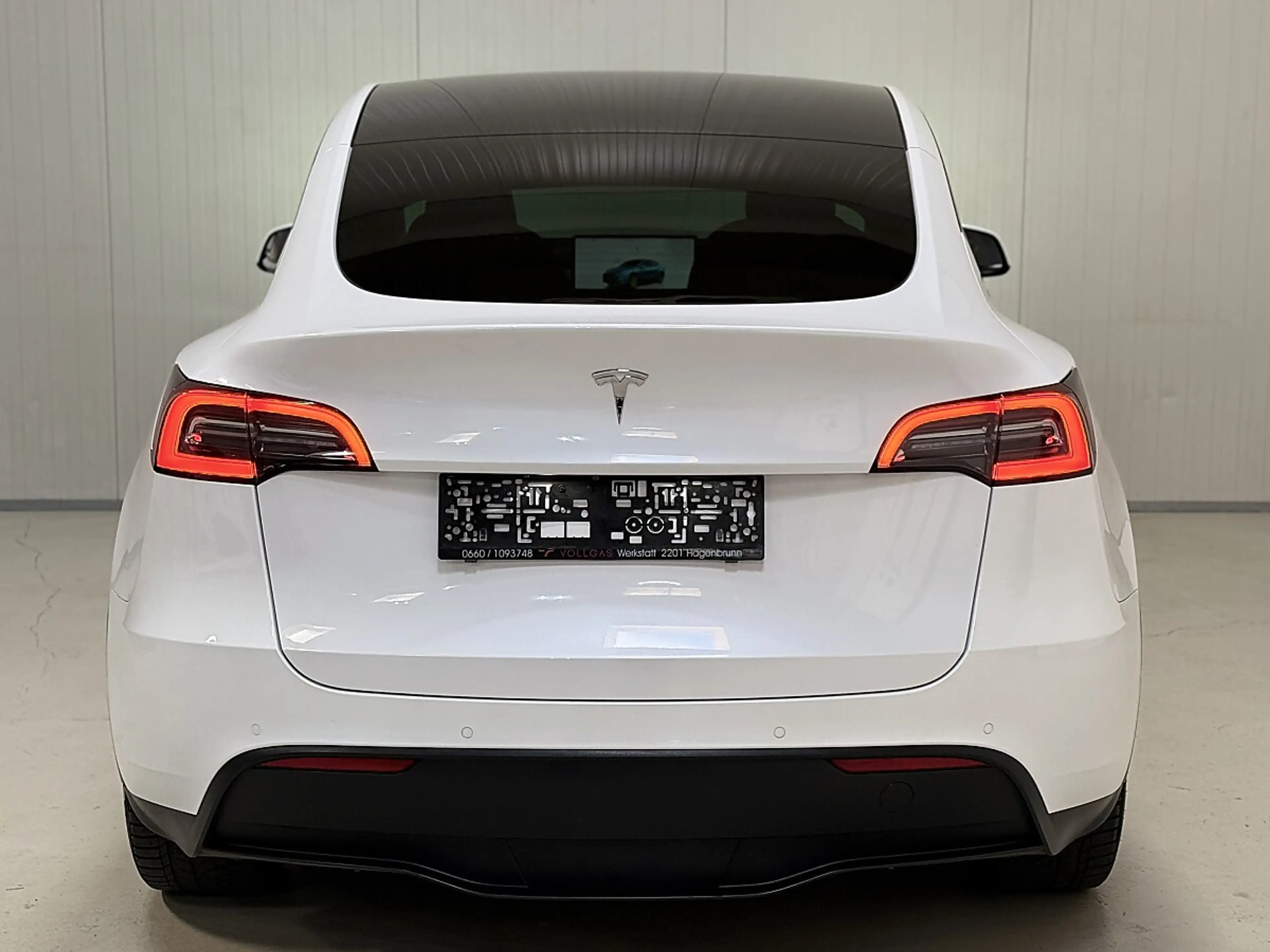 Tesla Model Y Long Range AWD 75kWh — photo 14