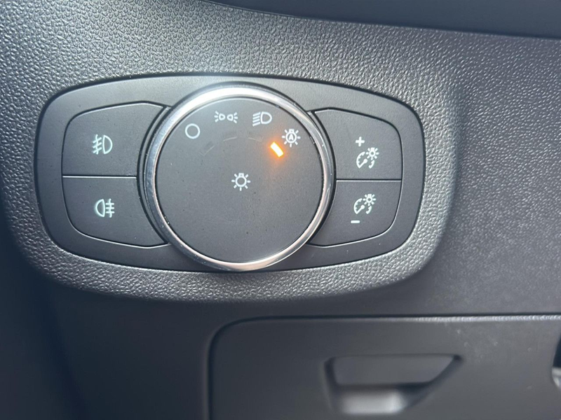Ford Fiesta Titanium Bluetooth LED Klima Einparkhilfe — photo 15