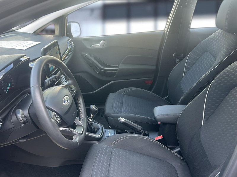 Ford Fiesta Titanium Bluetooth LED Klima Einparkhilfe — photo 10