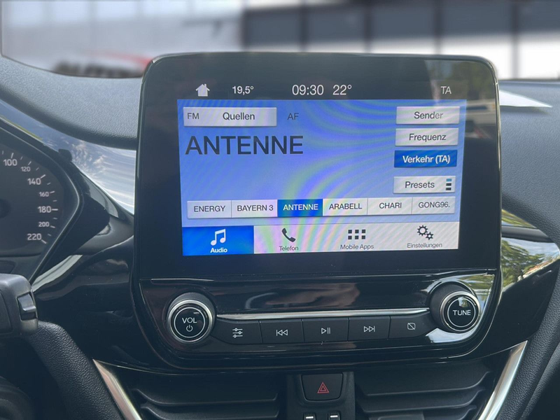 Ford Fiesta Titanium Bluetooth LED Klima Einparkhilfe — photo 14