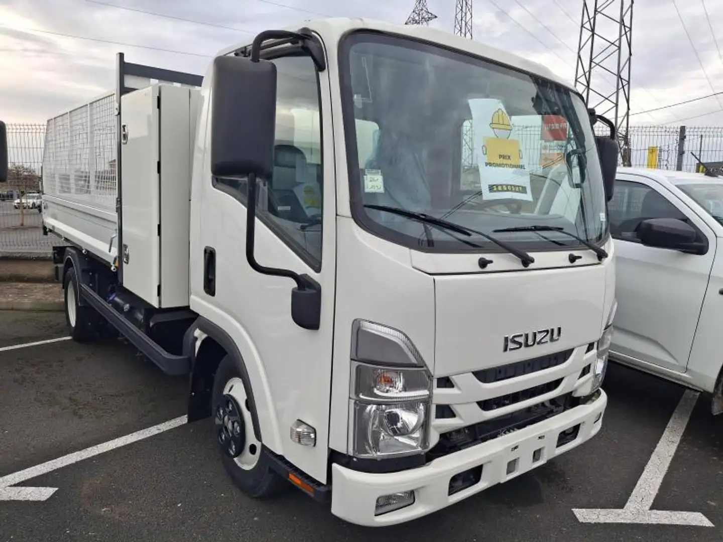 Isuzu TT H3360 Biały - 2