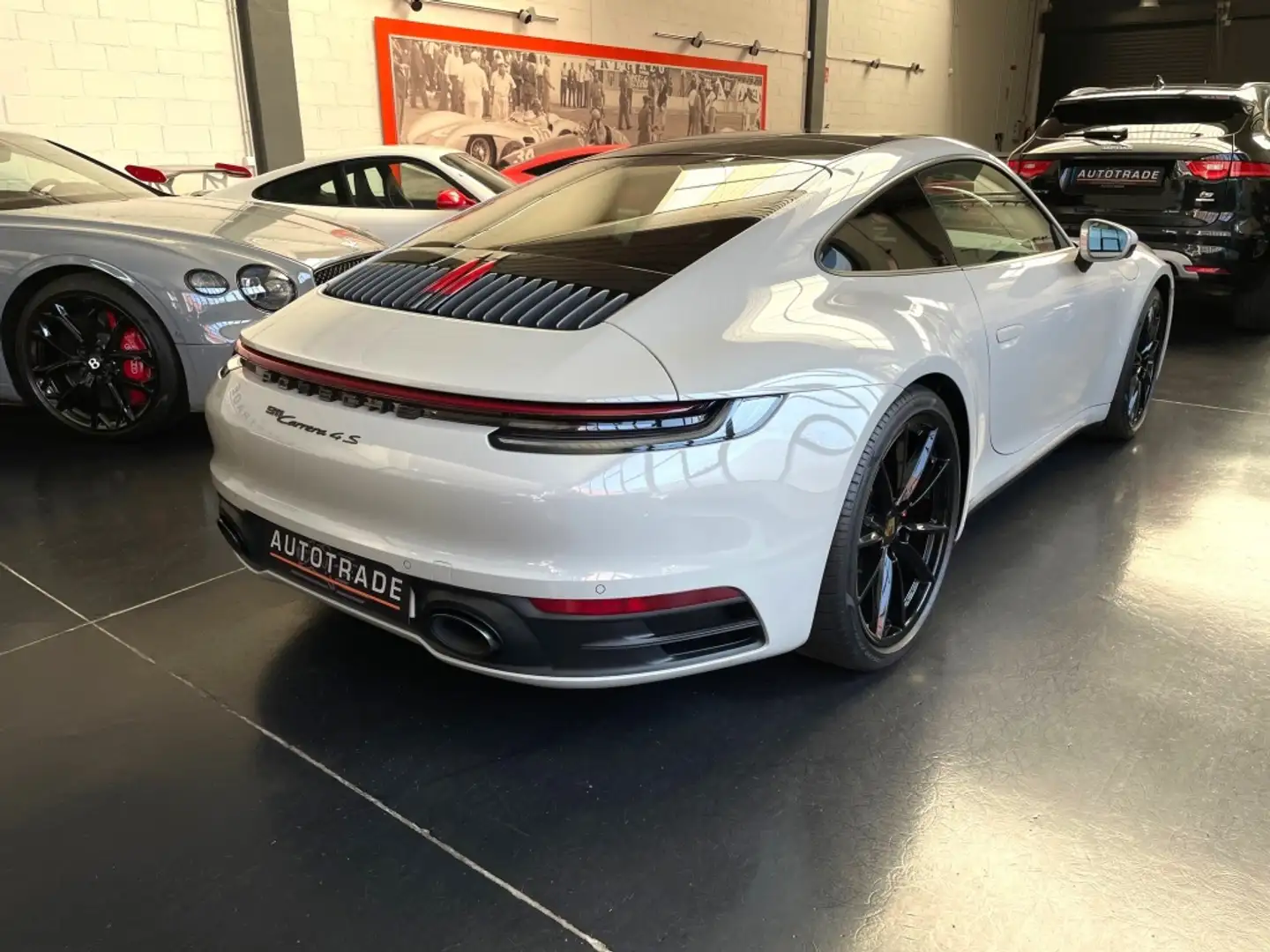 Porsche 992 Carrera 4S Coupé PDK Grau - 2