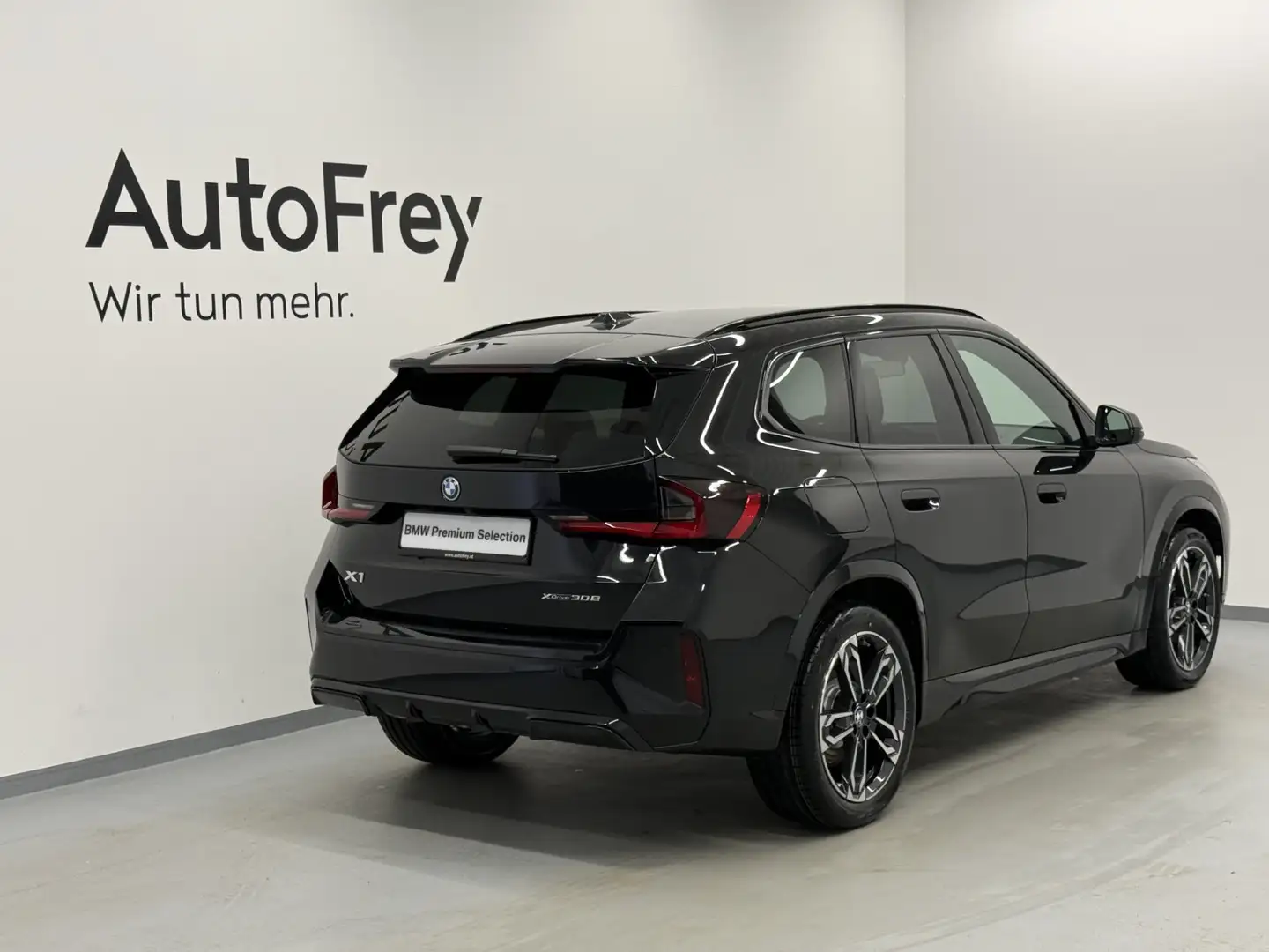 BMW X1 xDrive30e Schwarz - 2