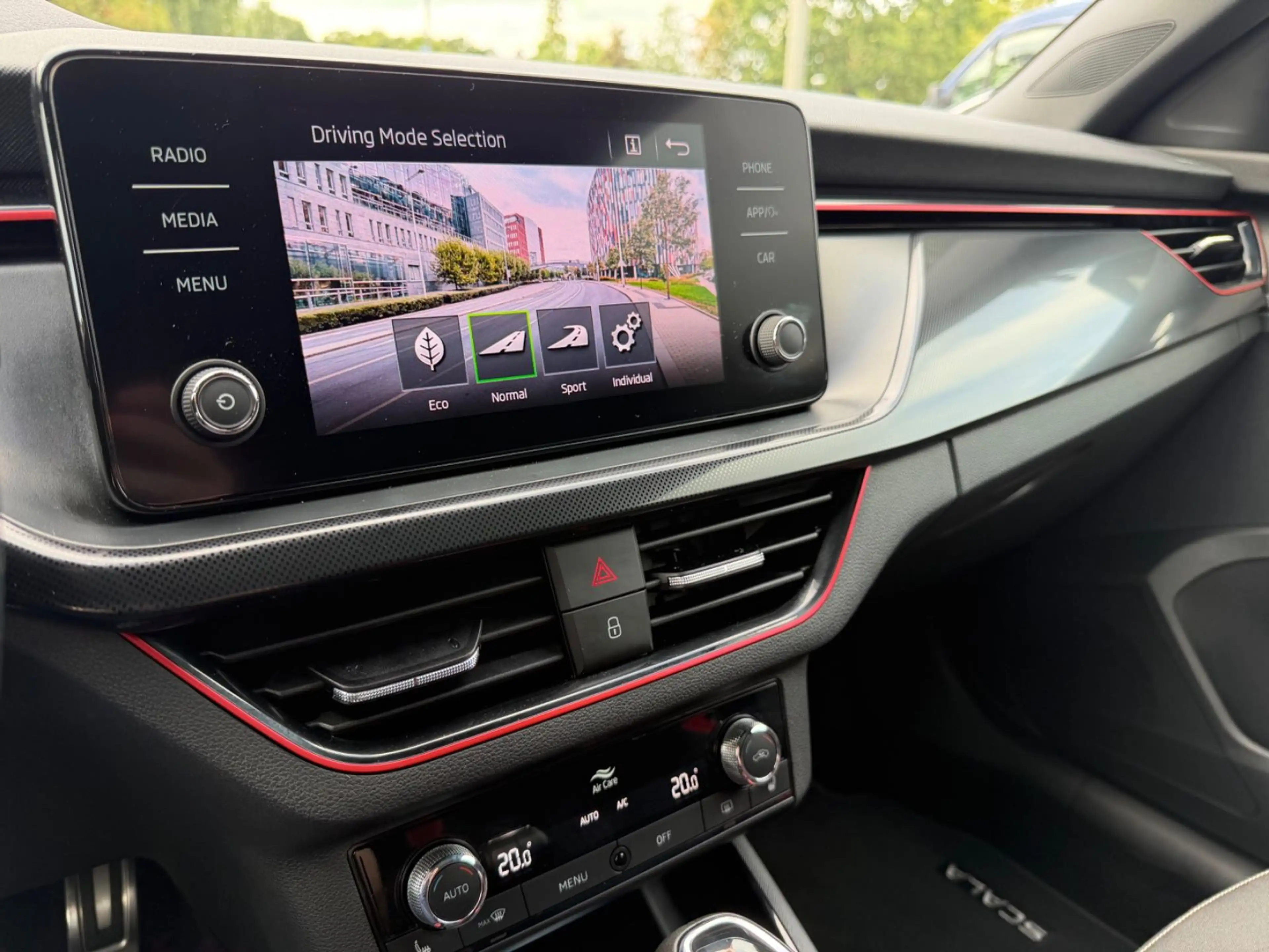 Skoda Scala Monte Carlo Pano Kamera LED CarPlay uvm. — photo 12