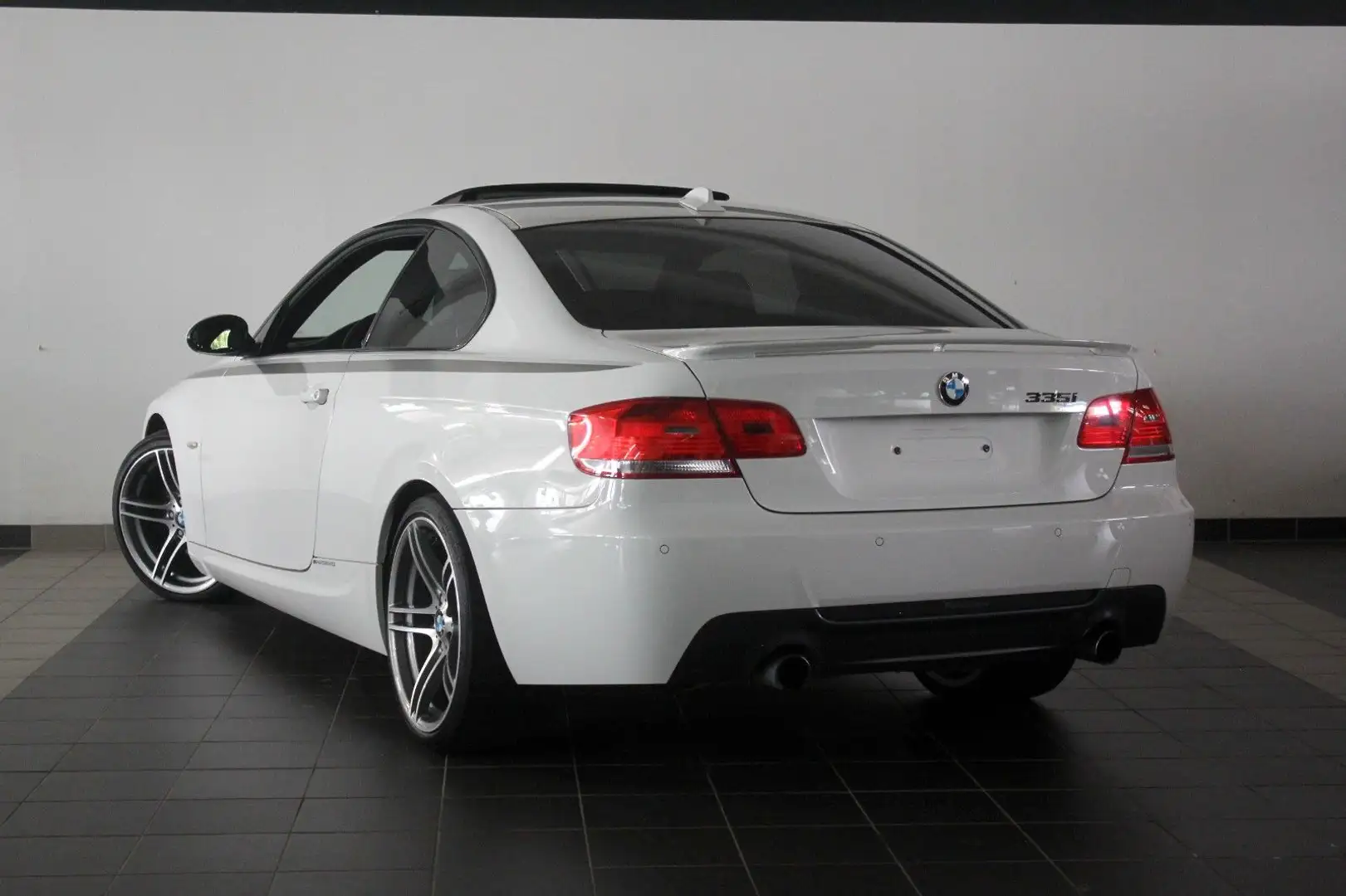 BMW 335 i Coupé, 2.Hand, deutsches Fahr. DKG, M Paket Blanco - 2