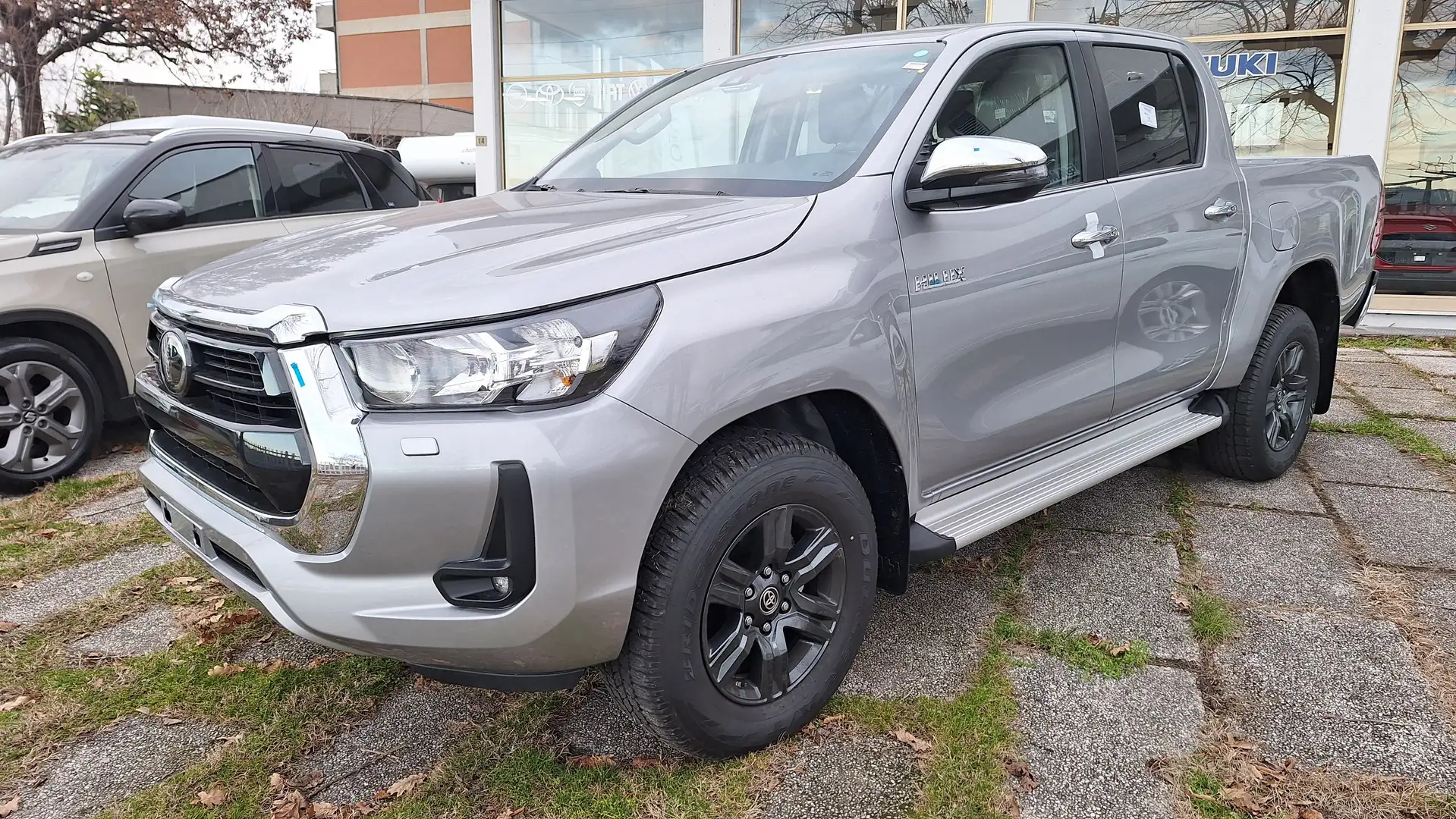 Toyota Hilux Hilux 2.4 d-4d double cab Lounge PRONTA CONSEGNA Silber - 1
