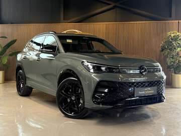 1.5 eHybrid R-Line Edition 272 PK Cipressino Green
