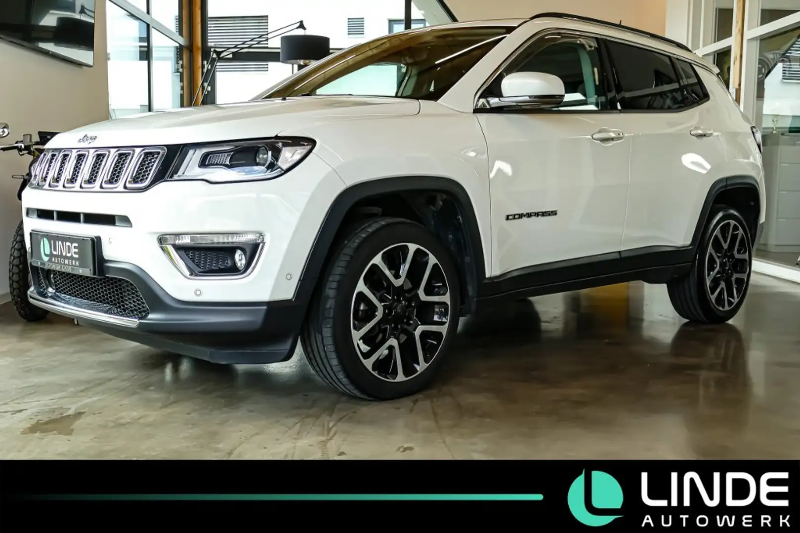 Jeep Compass Limited 4WD|LEDER|NAVI|SHZ|PDC|19ALU|AHK Weiß - 1