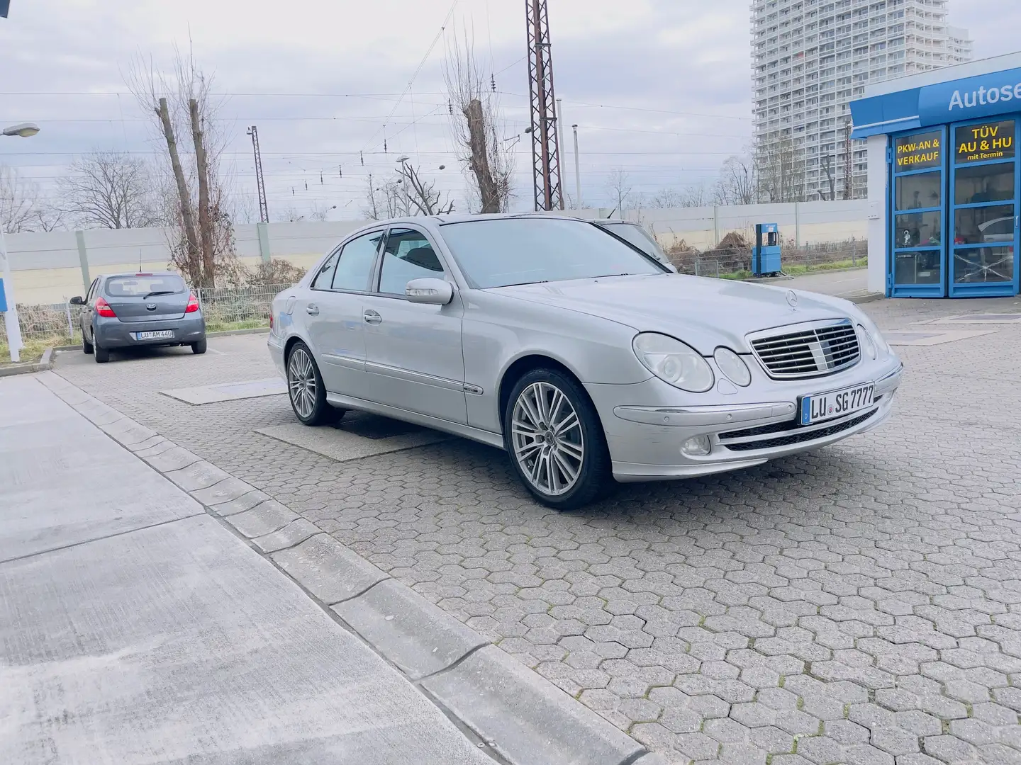 Mercedes-Benz E 400 CDI Avantgarde Stříbrná - 1