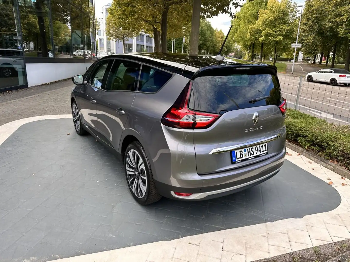 Renault Grand Scenic TCe 140 GPF EDC EQUILIBRE Grau - 2