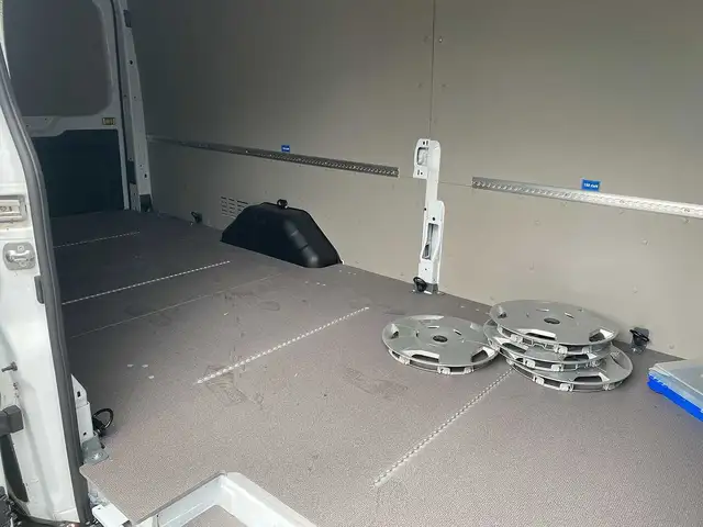 Ford Transit view 5