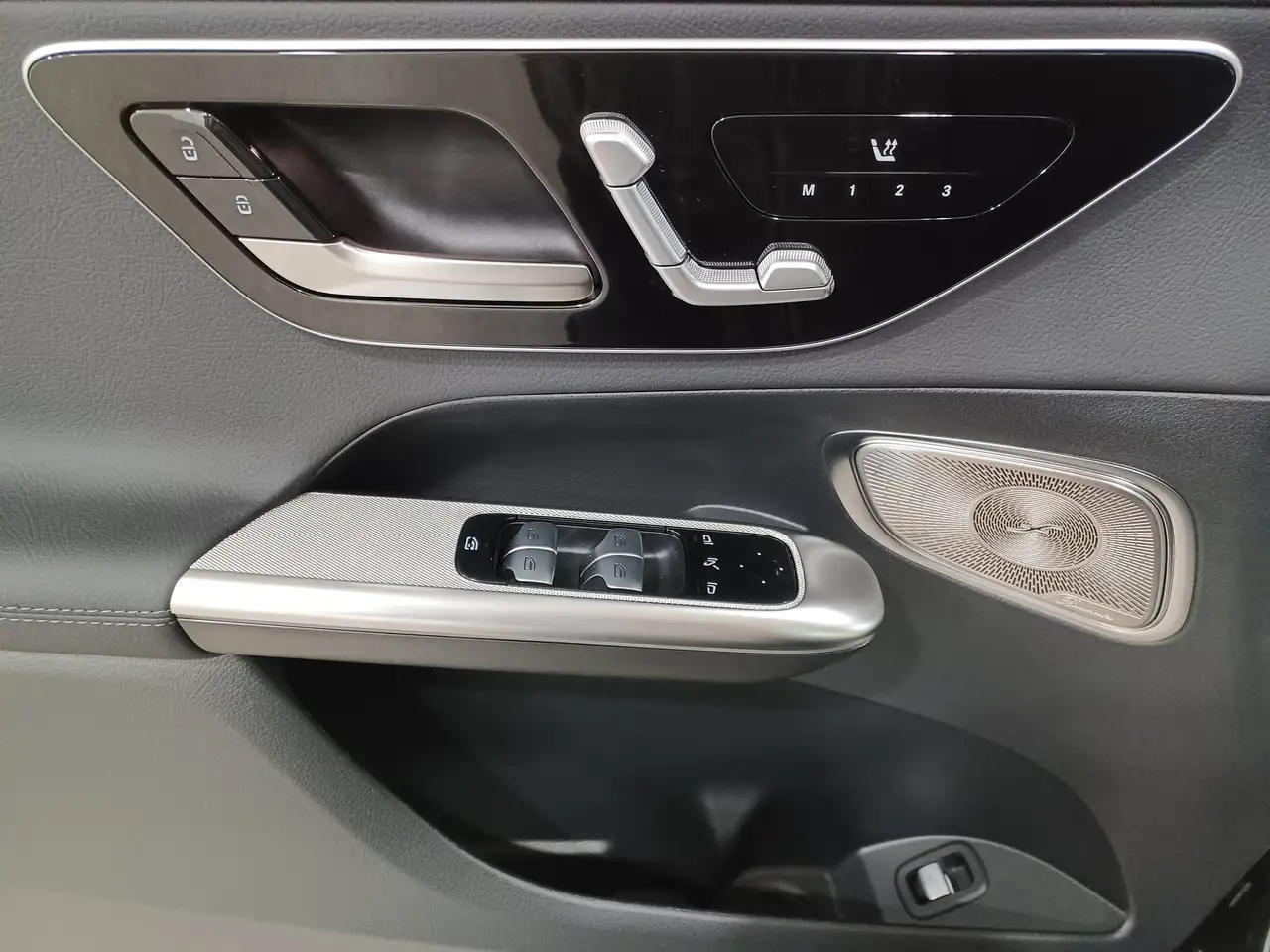 Mercedes-Benz GLC снимка Mercedes-Benz GLC