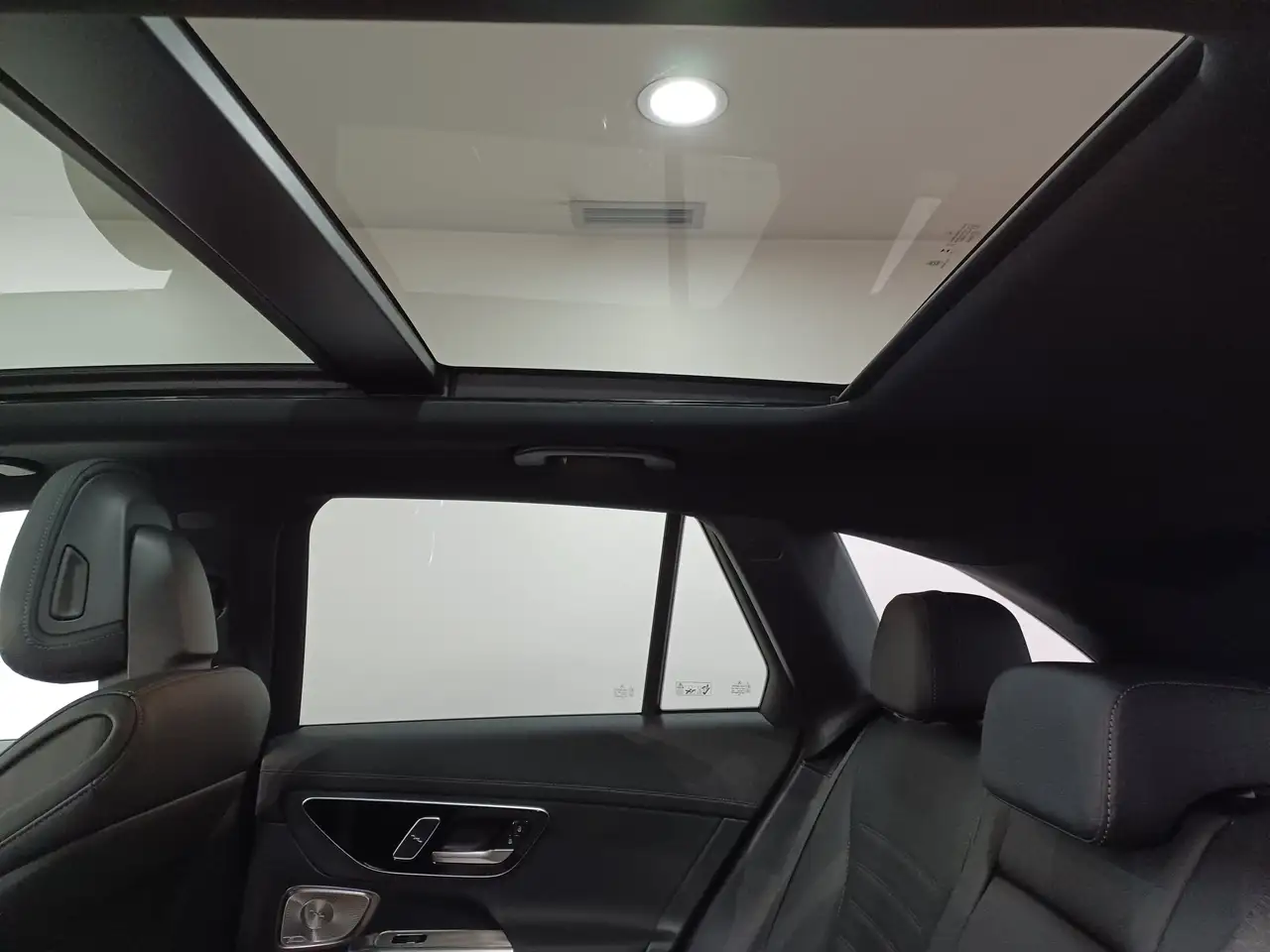 Mercedes-Benz GLC снимка Mercedes-Benz GLC